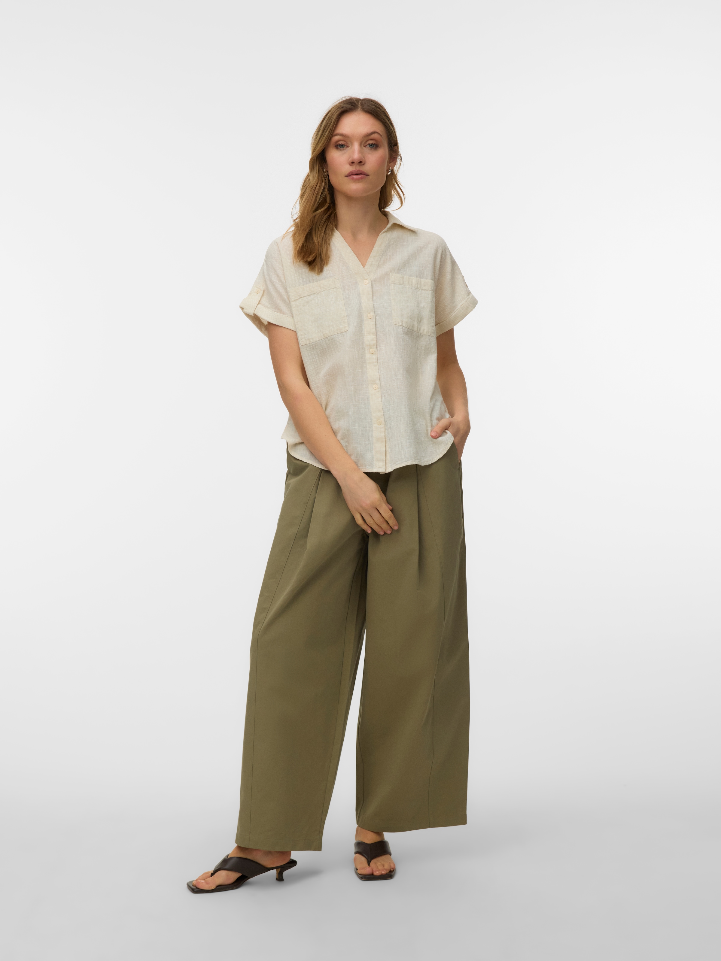 Vero Moda Kurzarmbluse »VMTHILDE SS SHIRT WVN NOOS« Baumwolle, Kurzarm mit Riegel, hinten etwas länger als vorn