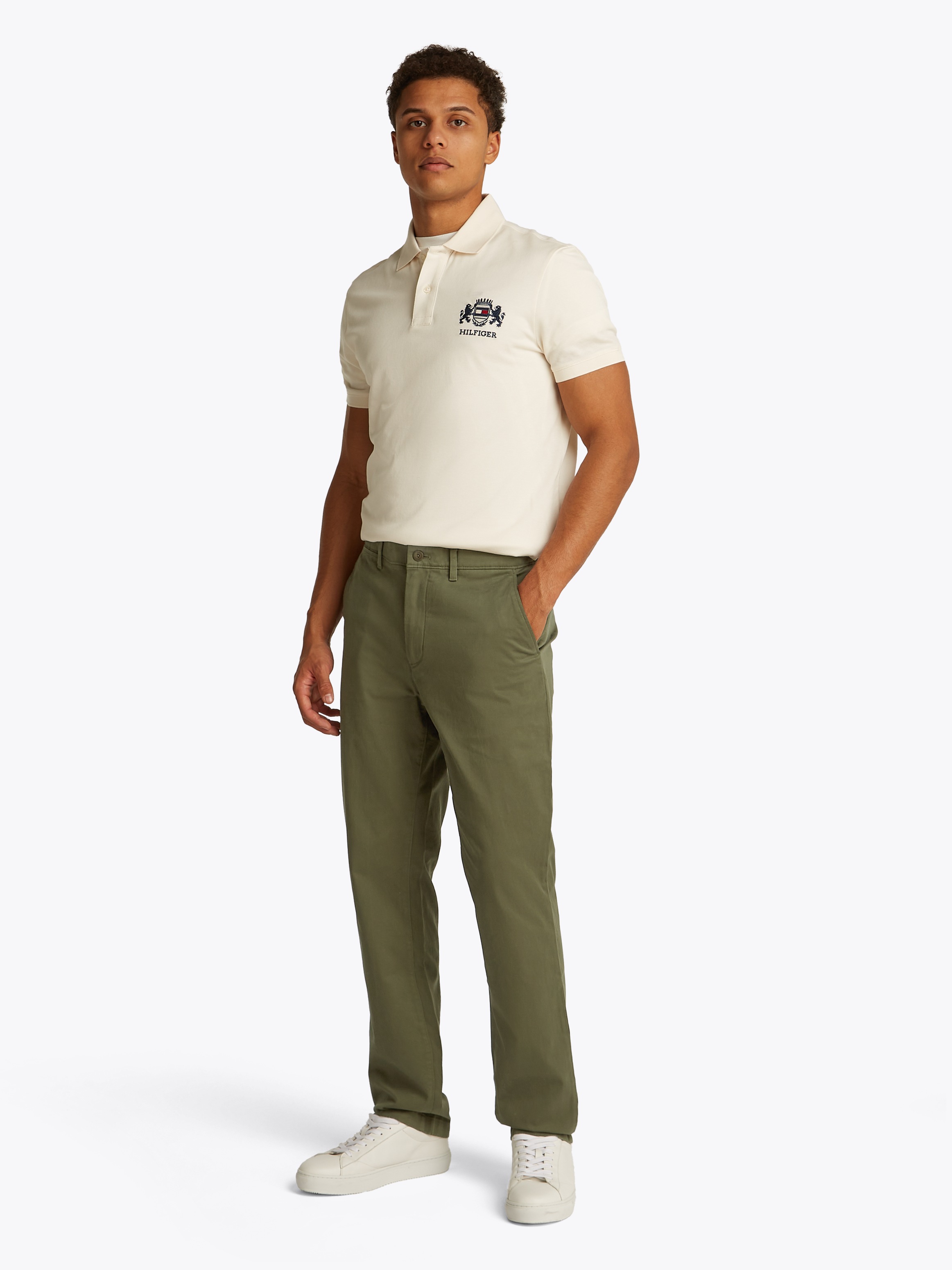 Tommy Hilfiger Chinohose »DENTON CHINO SATIN«, mit Gesäßtaschen mit Knopf, Logostickerei