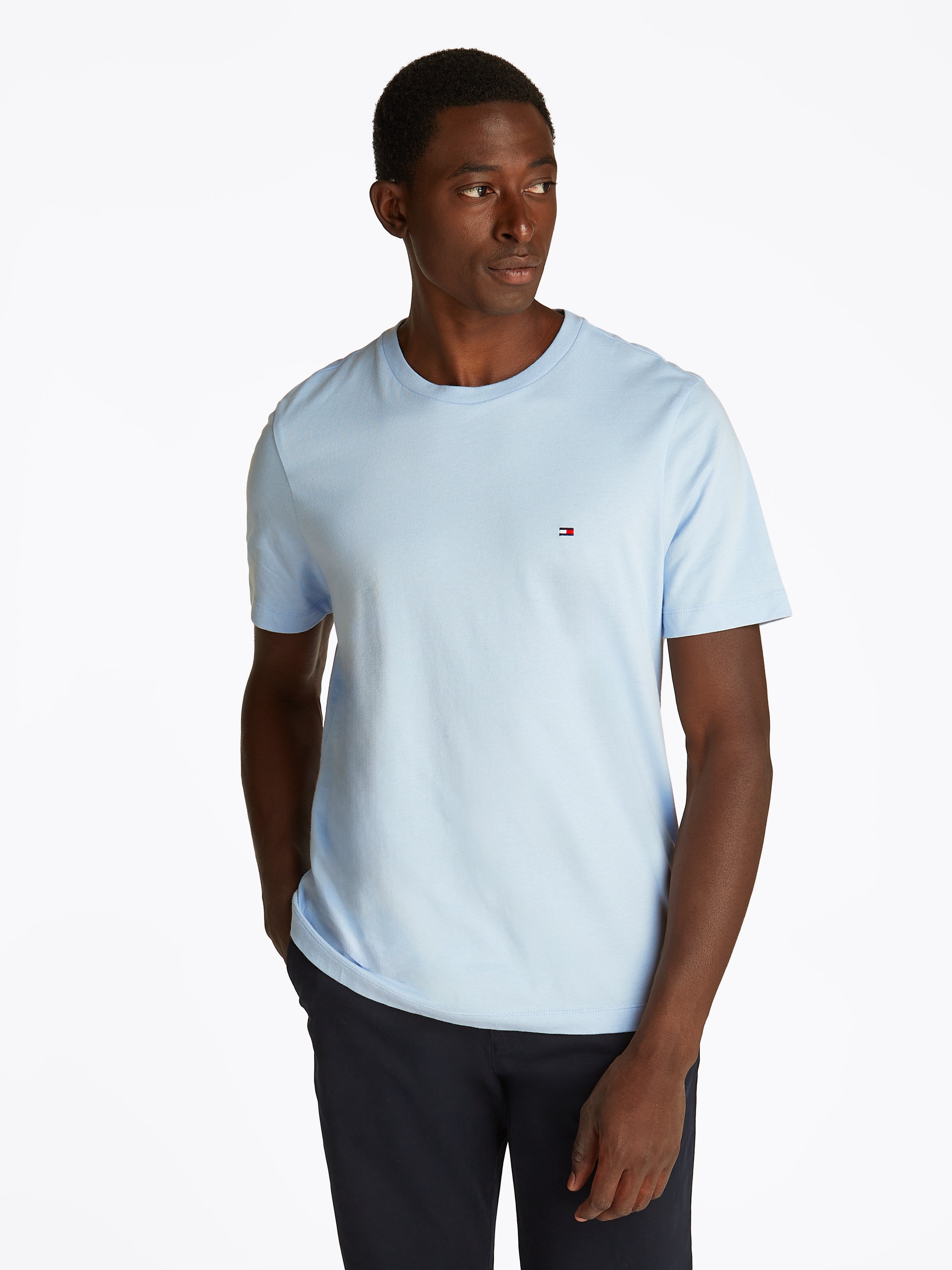 Tommy Hilfiger T-Shirt "ESSENTIAL REG FIT SOLID TEE mit Stickerei und Rundh günstig online kaufen
