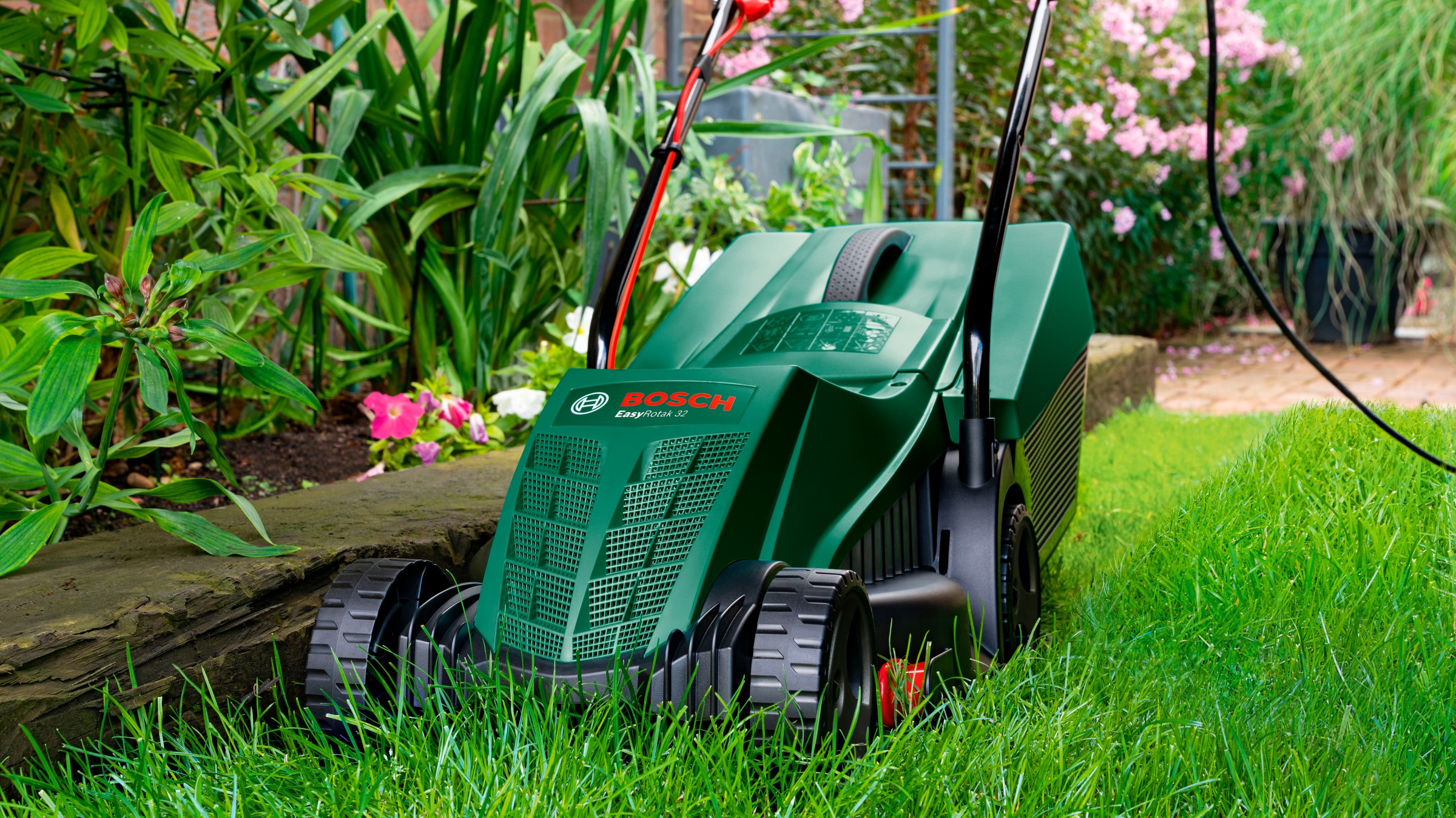 Bosch Home & Garden Elektrorasenmäher »»EasyRotak 32-205««, (für einfaches Mähen – schnelle Ergebnisse, bis ganz an den Rand), Grasfangvolumen 31l