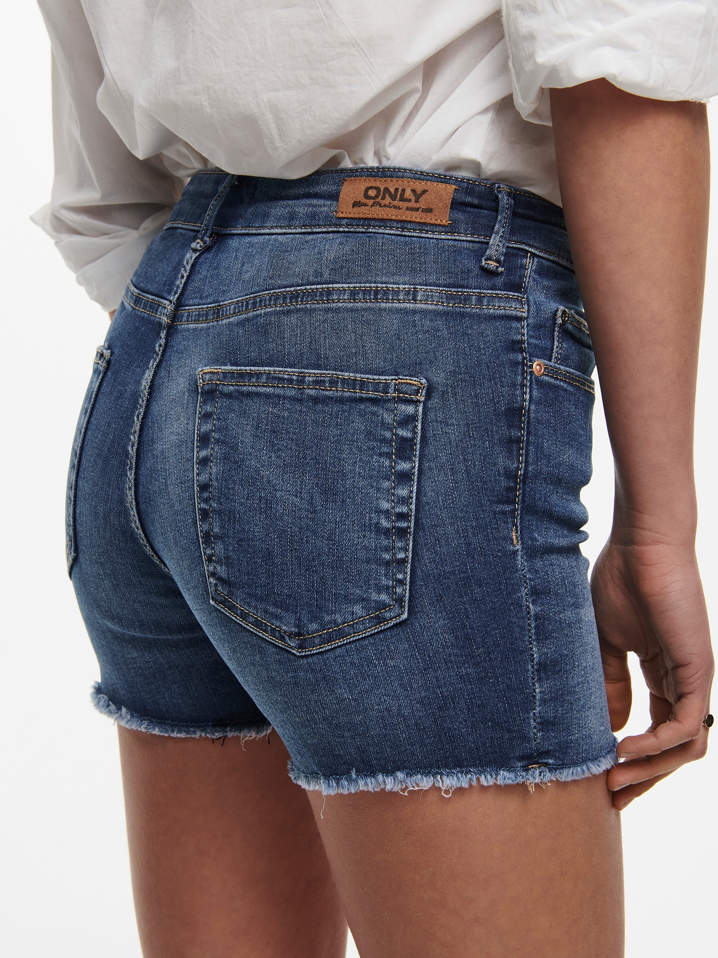 ONLY Jeansshorts "ONLBLUSH – Jeansshorts mit fransigem Saum" Abriebeffekte, günstig online kaufen