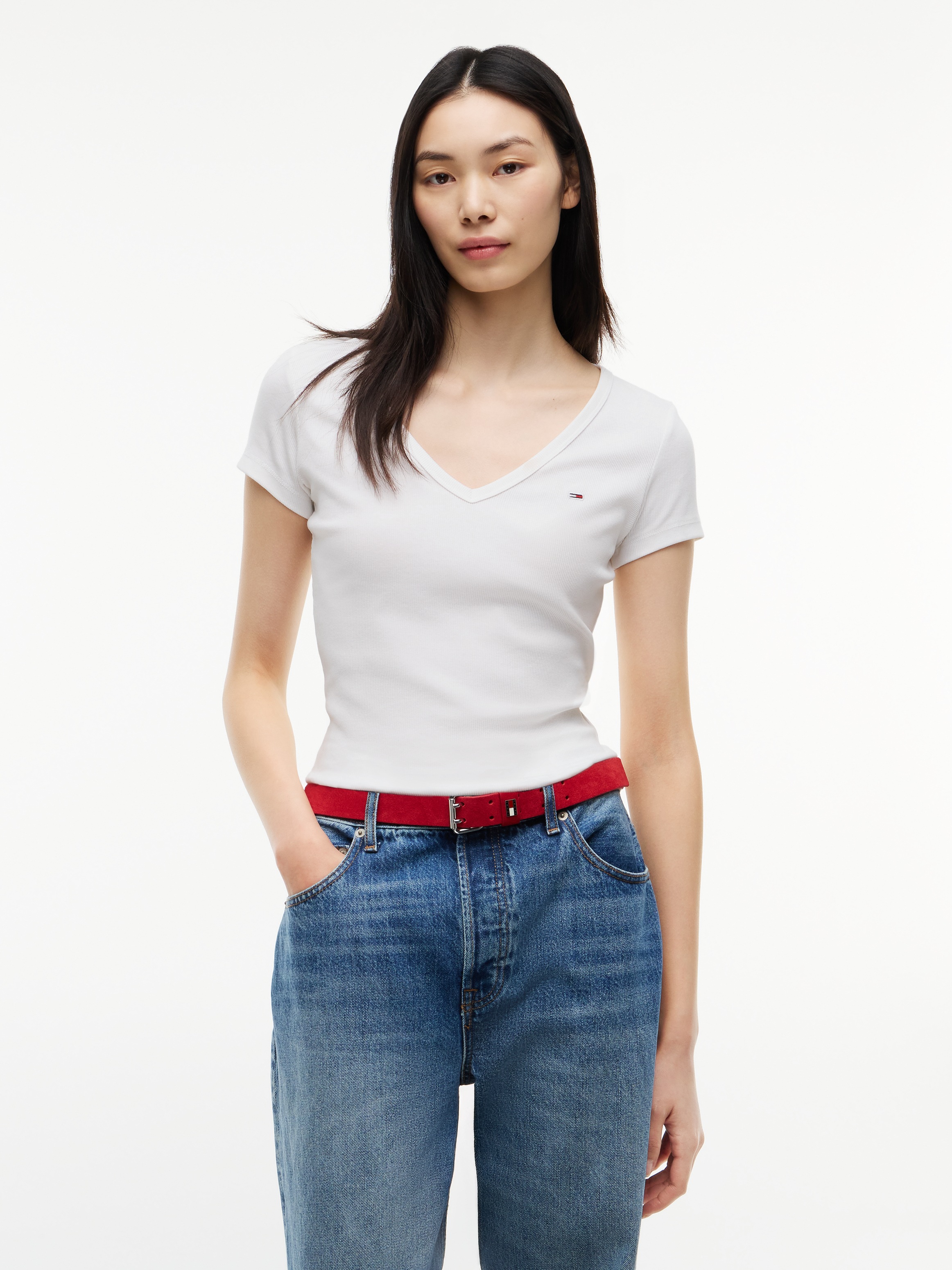 Tommy Jeans Kurzarmshirt "TJW SLIM ESSENTIAL RIB V SHORT SLEEVE" mit gerippter Struktur, V-Ausschnitt, Slim Fit