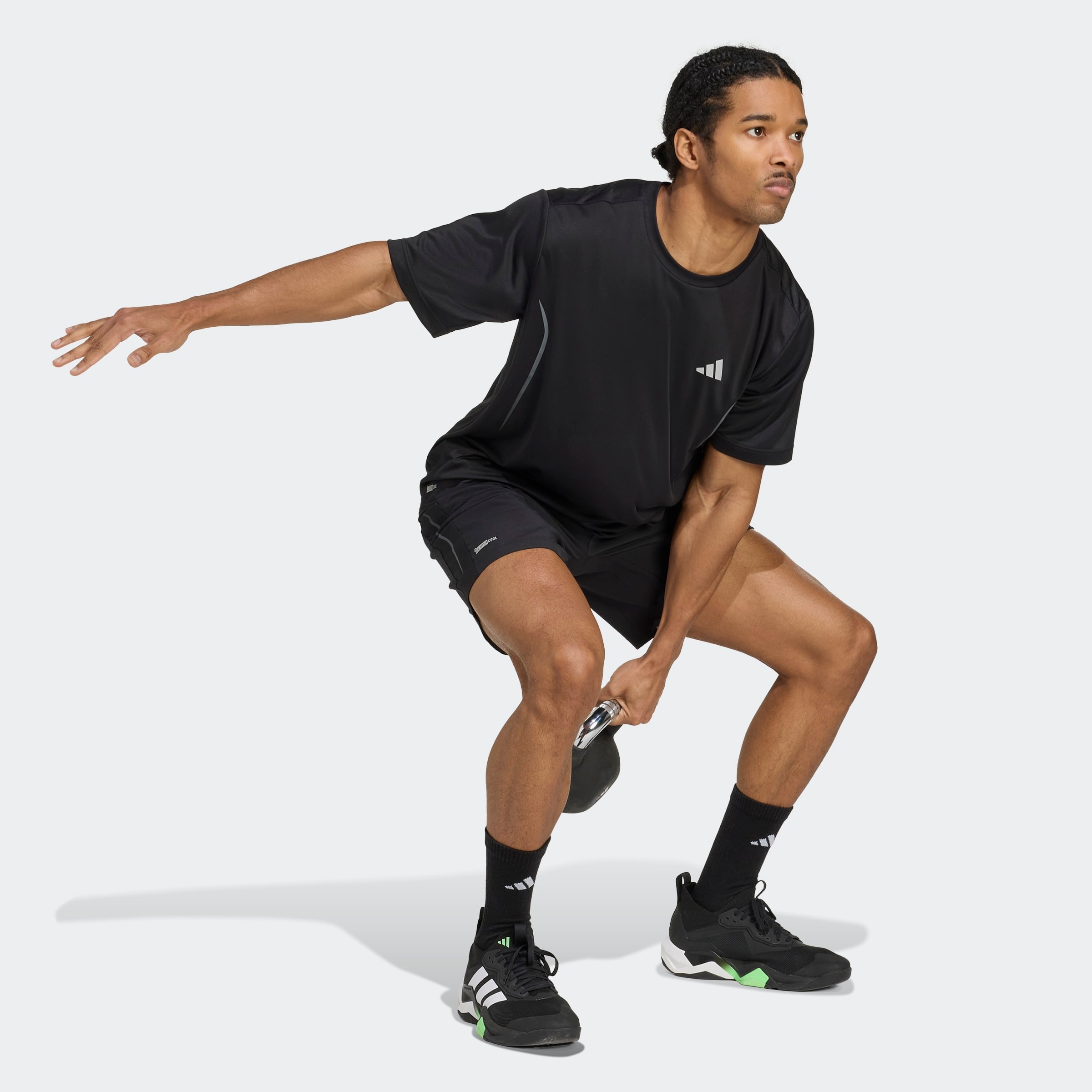 adidas Performance Shorts »TECH APP GFXSHO«  aus weichem Stretchmaterial, mit Mesh-Belüftungseinsatz
