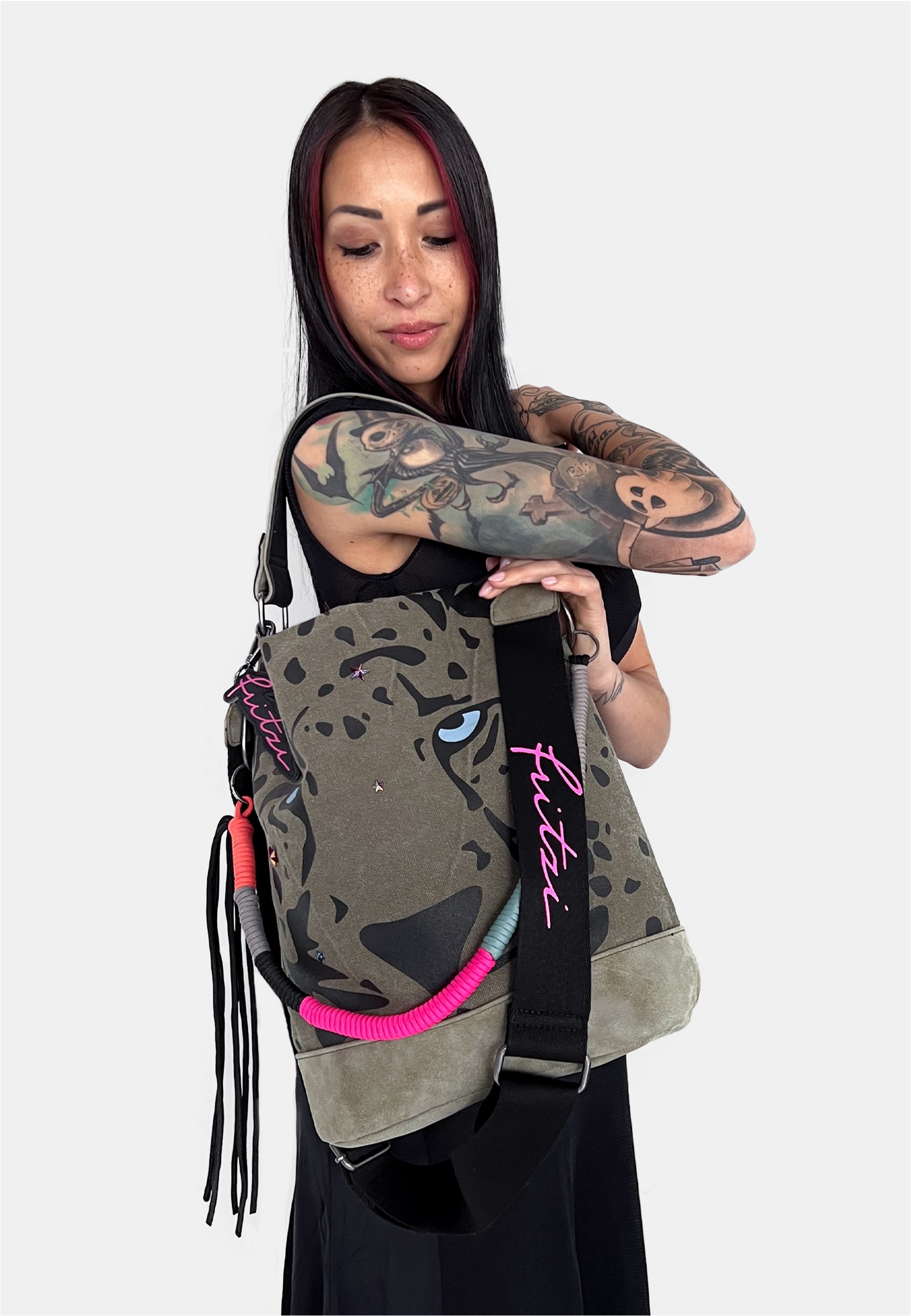Fritzi aus Preußen Schultertasche »Izzy07 Olga Limited Canvas Panther Spotty« mit abnehmbarem Fritzi-Anhänger