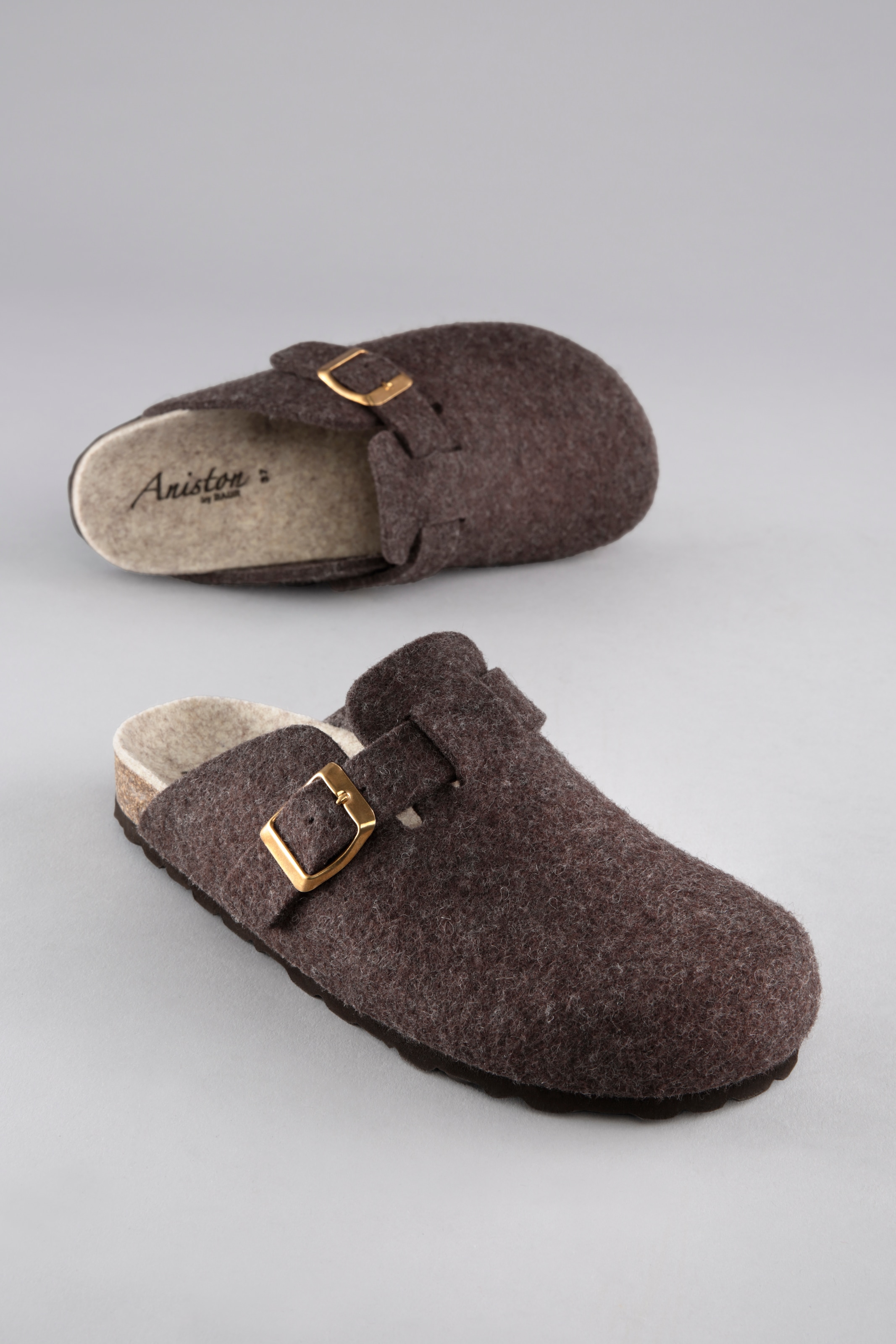 Aniston SHOES Clog Hausschuh, Homeslipper mit verstellbarem Riemchen