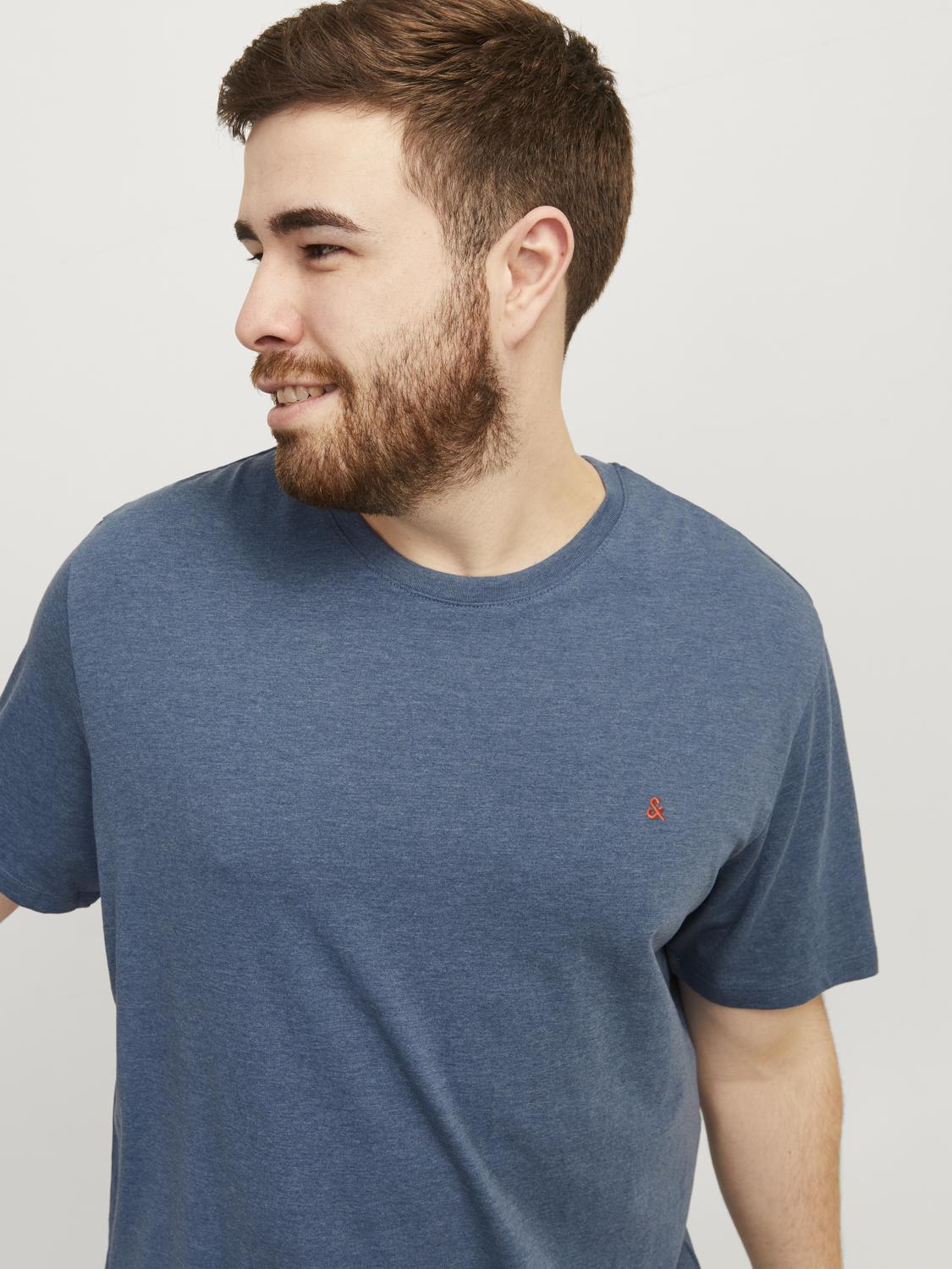 Thumbnail - Jack & Jones PlusSize "JJEPAULOS TEE SS CREW NECK NOOS PLS" mit Logo Stickerei
