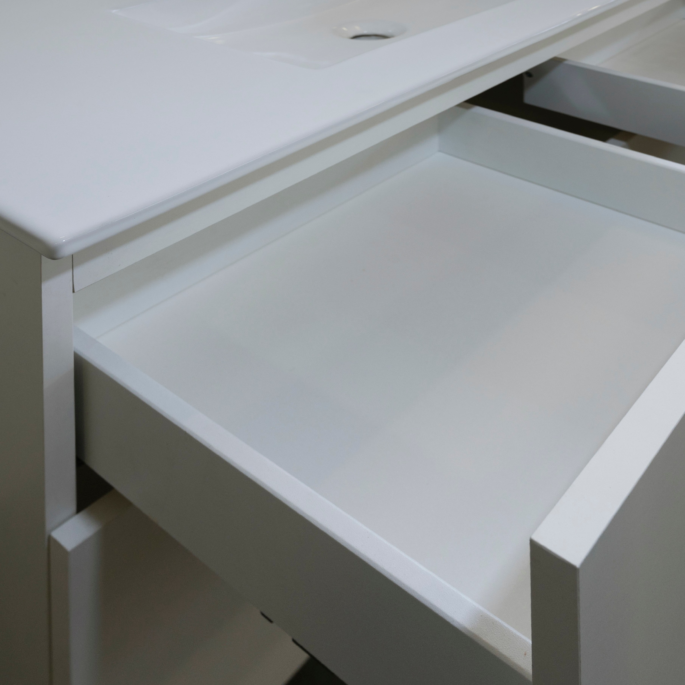 welltime Waschtisch »VELA, 82,3 cm breit, Hochglanz-Schubladen, Made in Italy« 1 Stk. tlg. Waschtischunterschrank, inkl. Waschbecken, schräge Design-Schublade