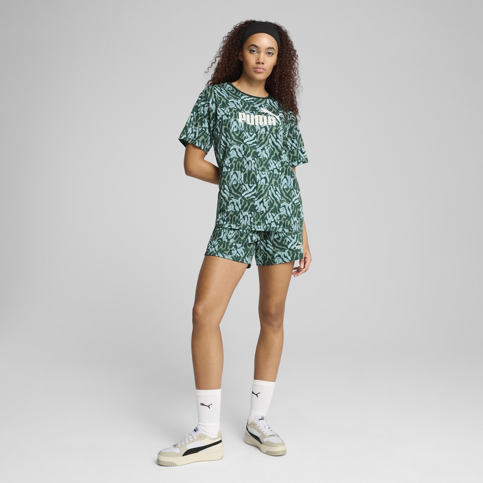 PUMA T-Shirt »ESS GRAPHIC Relaxed T-Shirt Damen«