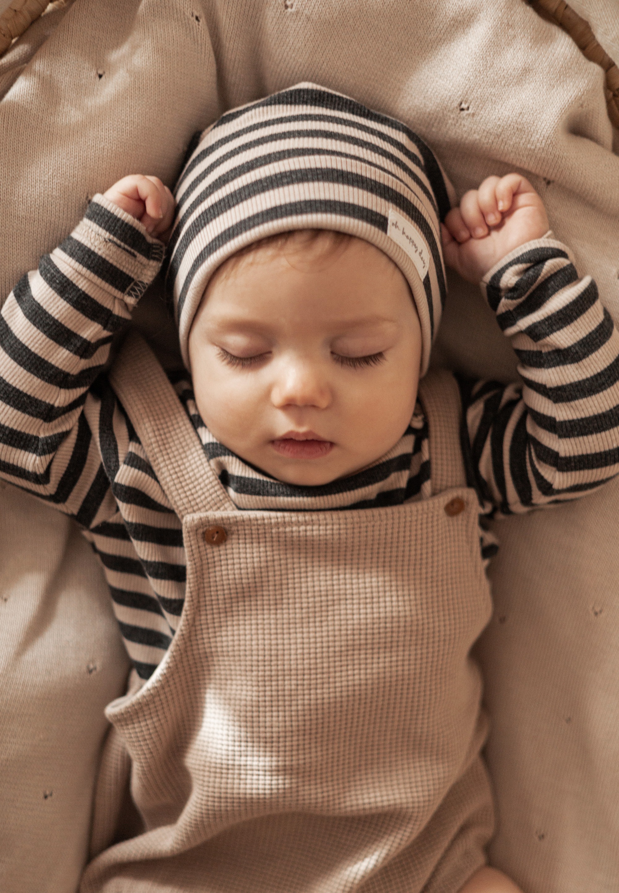 Liliput Strickmütze »graumelange und beige gestreift«, mit niedlichem Patch