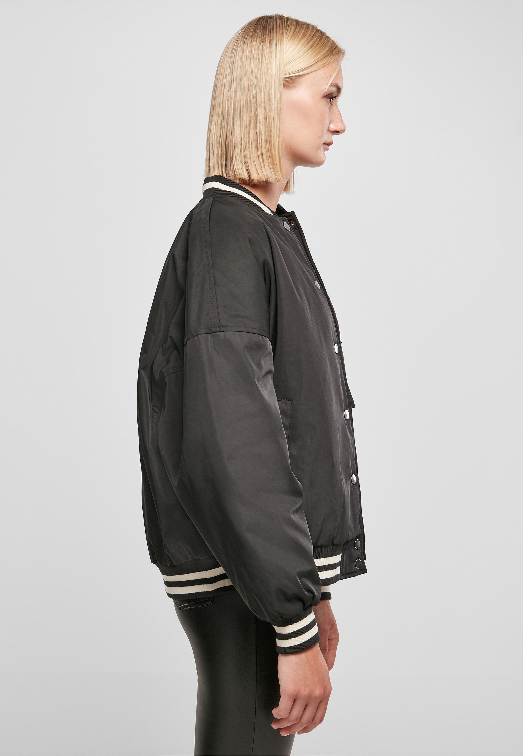URBAN CLASSICS Anorak »Urban Classics Damen Ladies Oversized Recycled College Jacket« 1 Stk. tlg. ohne Kapuze