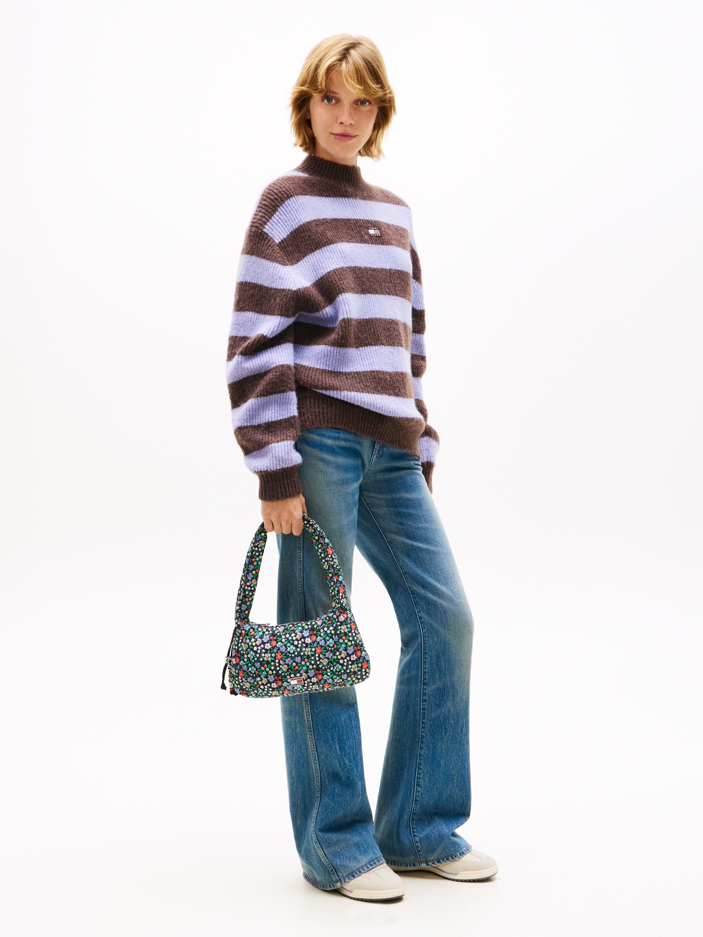 Tommy Jeans Schultertasche »TJW CASUAL FLORAL SHOULDER« , Damen Tragetasche, Umhängetasche in trendiger, bunter Blumenoptik