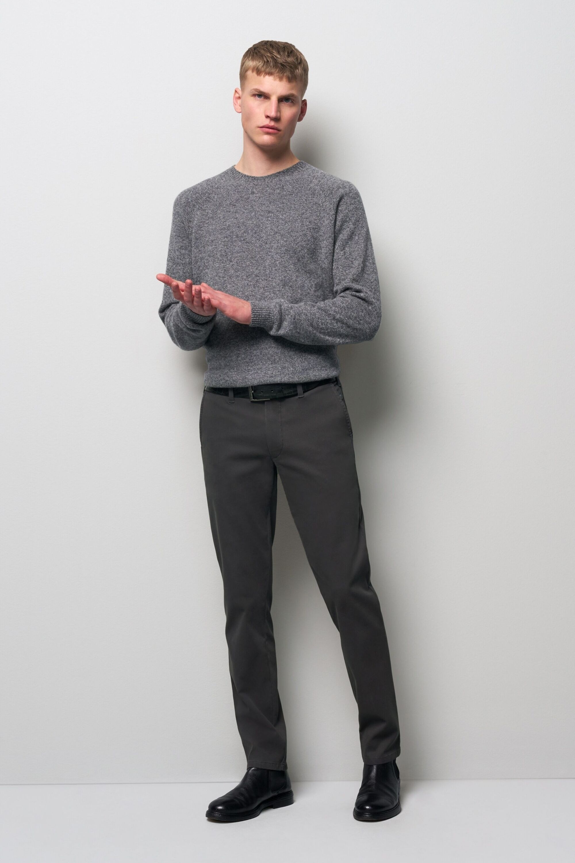 MEYER Chinos »M5.Chino«, Gefertigt aus BIO-Baumwolle