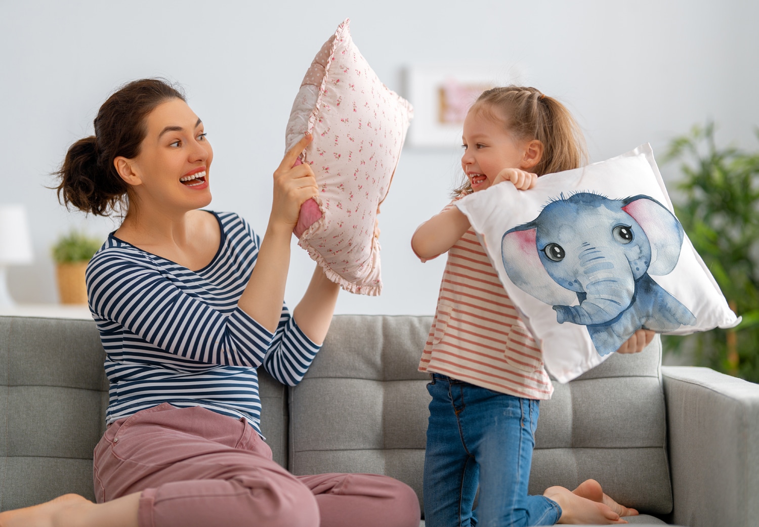 queence Dekokissen »Blaues Elefantenbaby«, Kissenhülle mit HD Premium Druck, geruchsneutral, 40x40cm