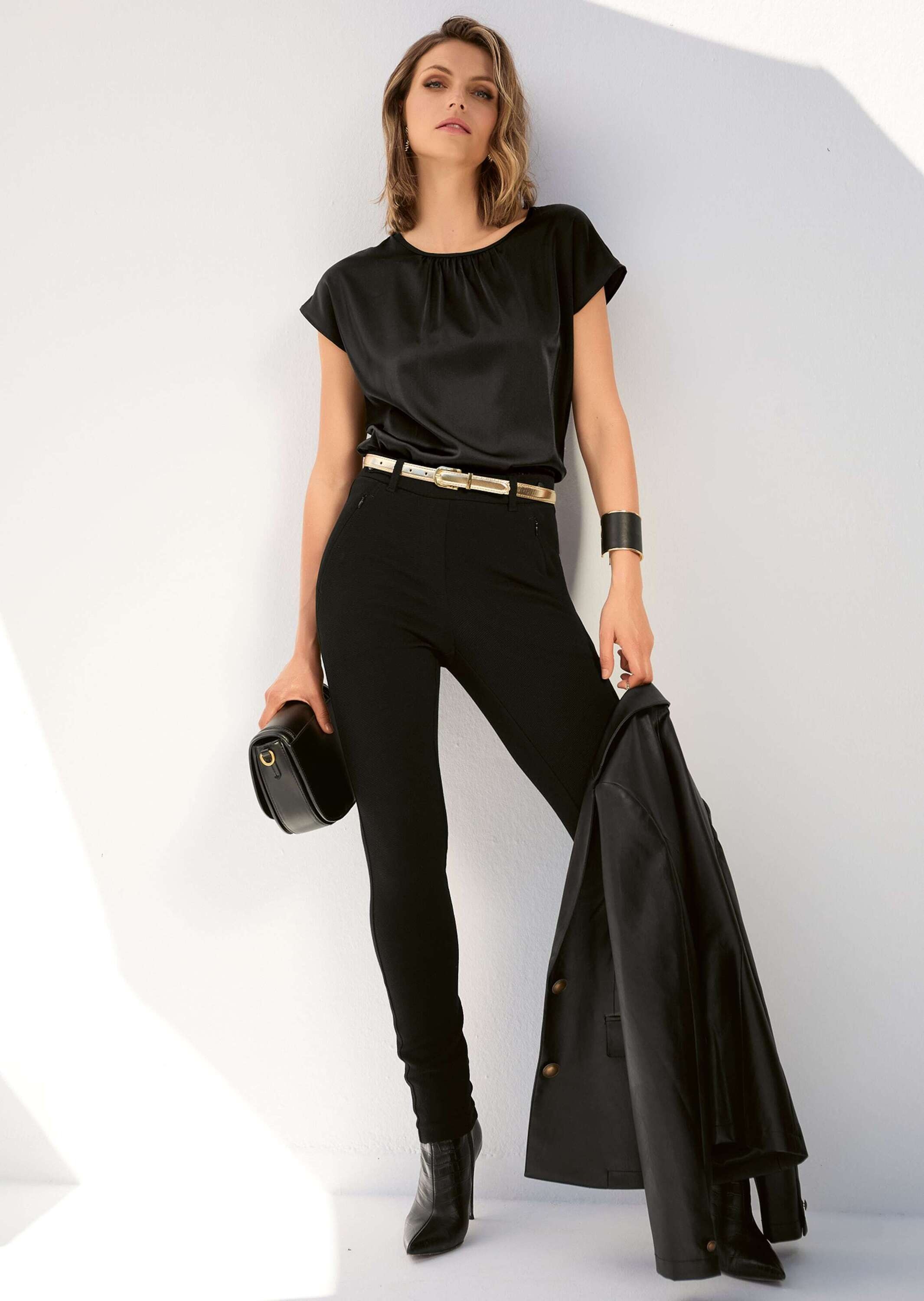 MADELEINE Shirtbluse »Blusenshirt Kurzes Satin-Shirt in trendstarker A-Linie«