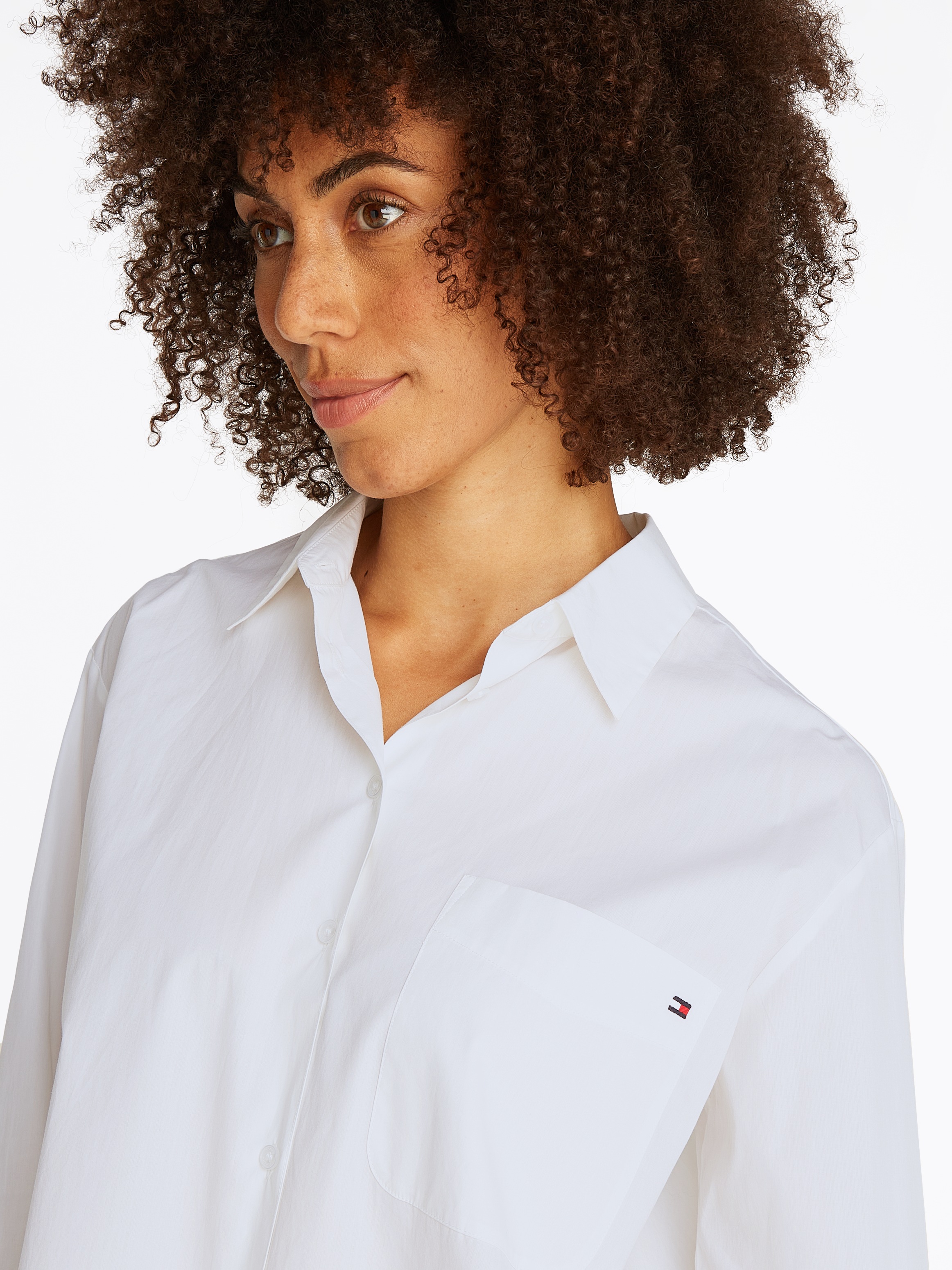 Tommy Hilfiger Hemdbluse "ESS POPLIN EASY FIT SHIRT" mit abgerundetem Saum günstig online kaufen
