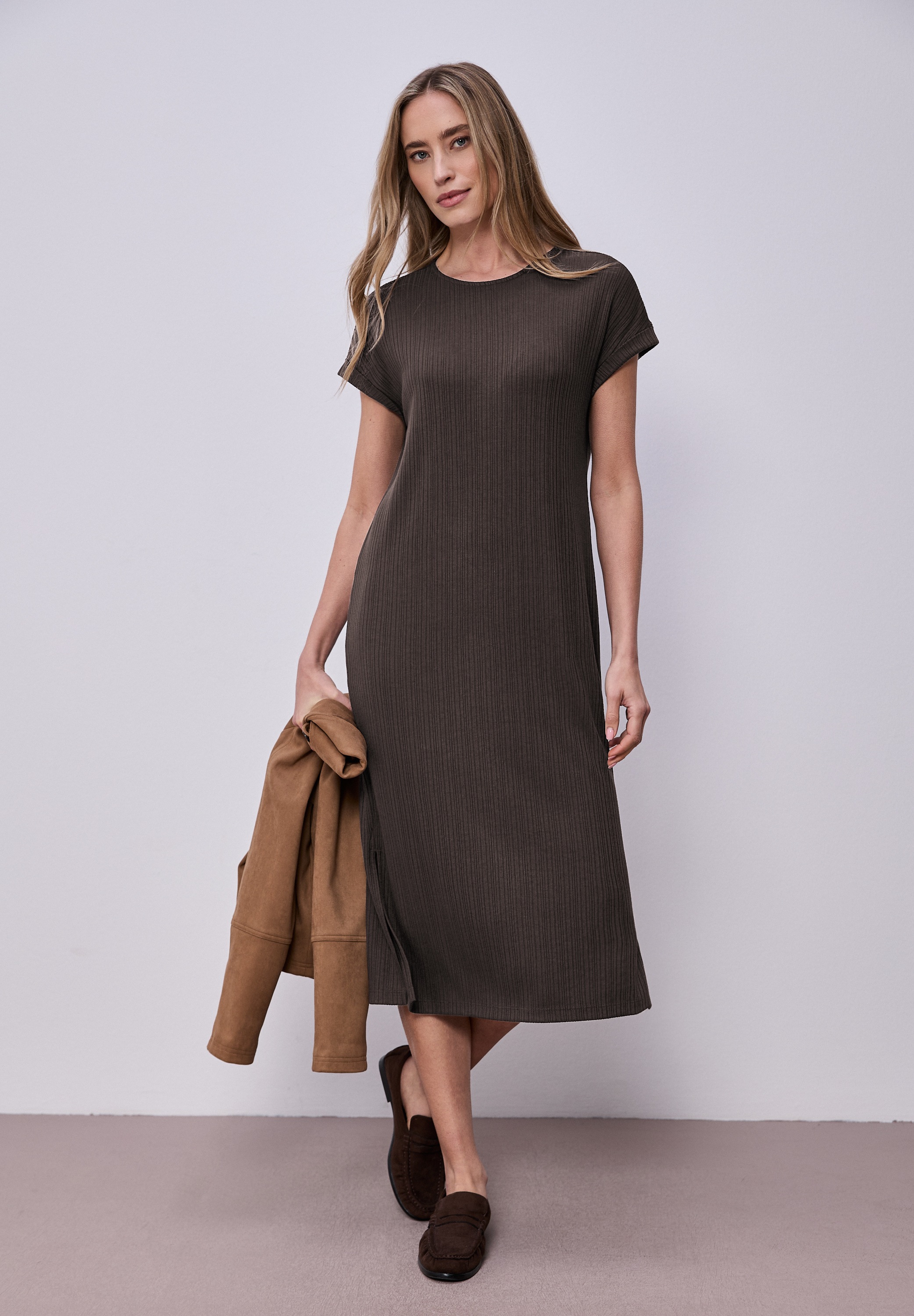 Jerseykleid STREET ONE, Damen, Gr. 40, EURO-Größen, espresso braun, Jersey, 75% Viskose, 20% Polyester, 5% Elasthan, unifarben, comfort fit Midi, Rundhals, normaler Saum, Kleider Jerseykleid, mit Rundhalsausschnitt