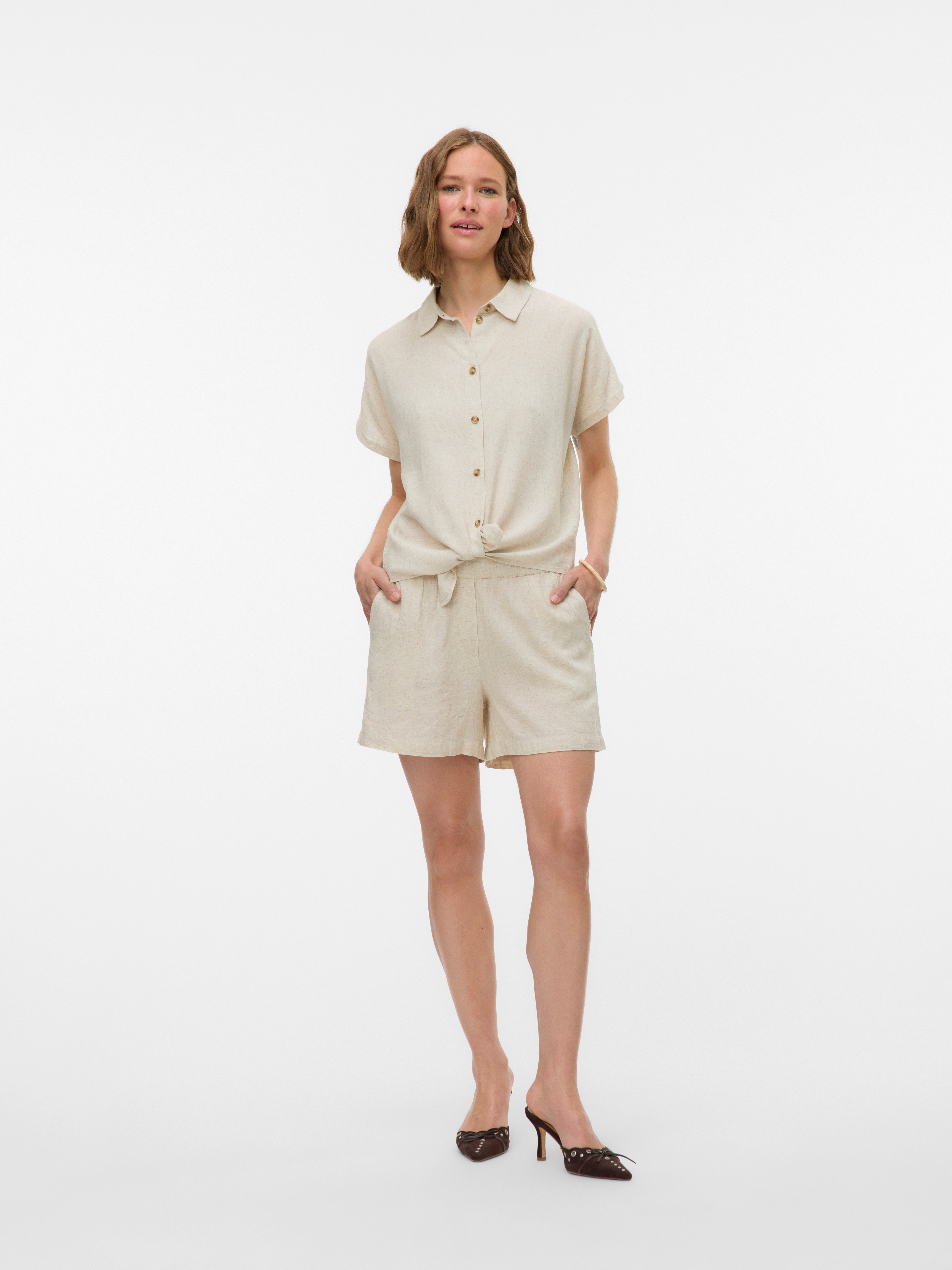 Thumbnail - Vero Moda Shorts "VMTHEA MW SHORTS WVN NOOS"