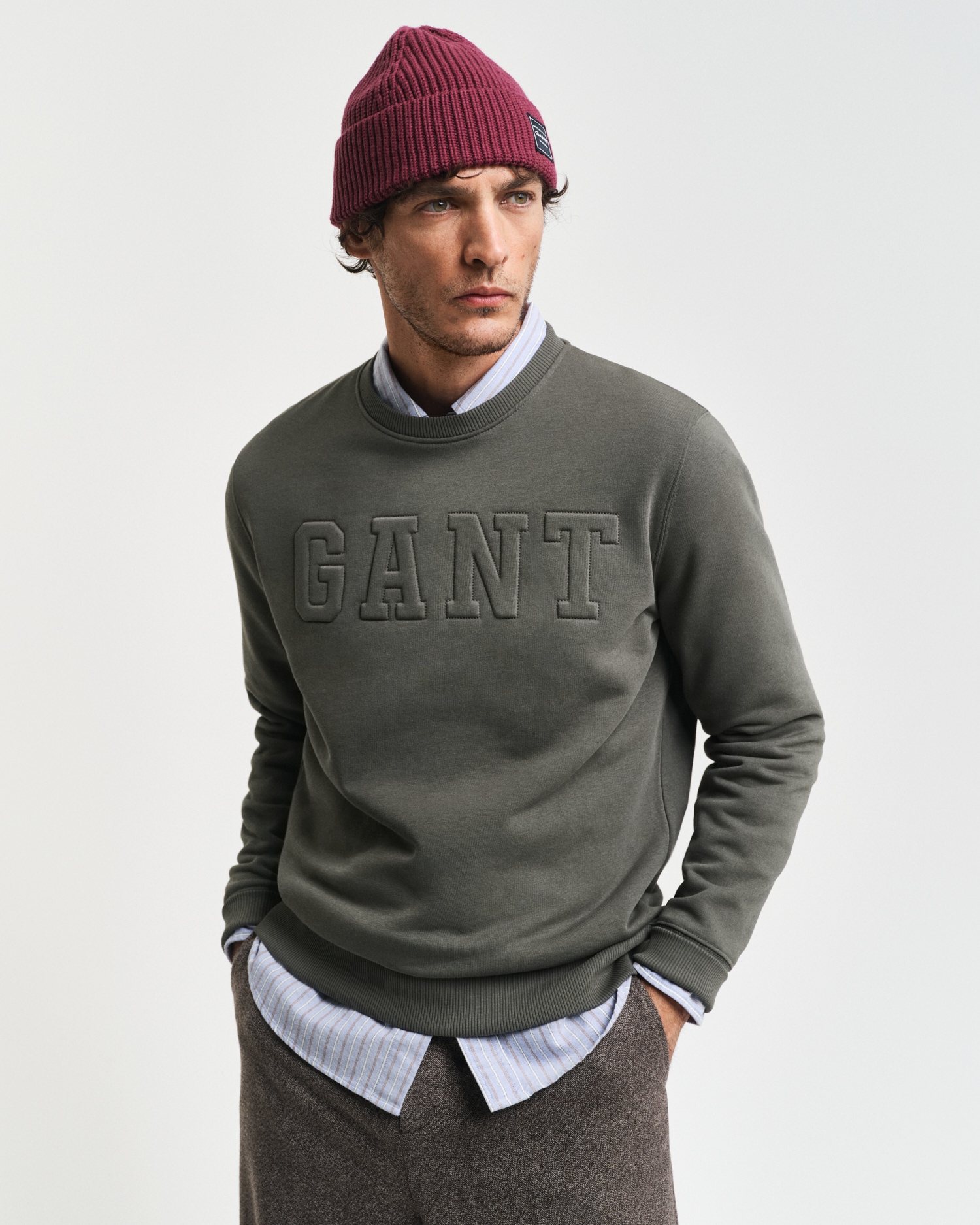 Gant Sweatshirt "EMBOSSED C-NECK SWEAT", eine erhabene GANT-Grafikprägung a günstig online kaufen