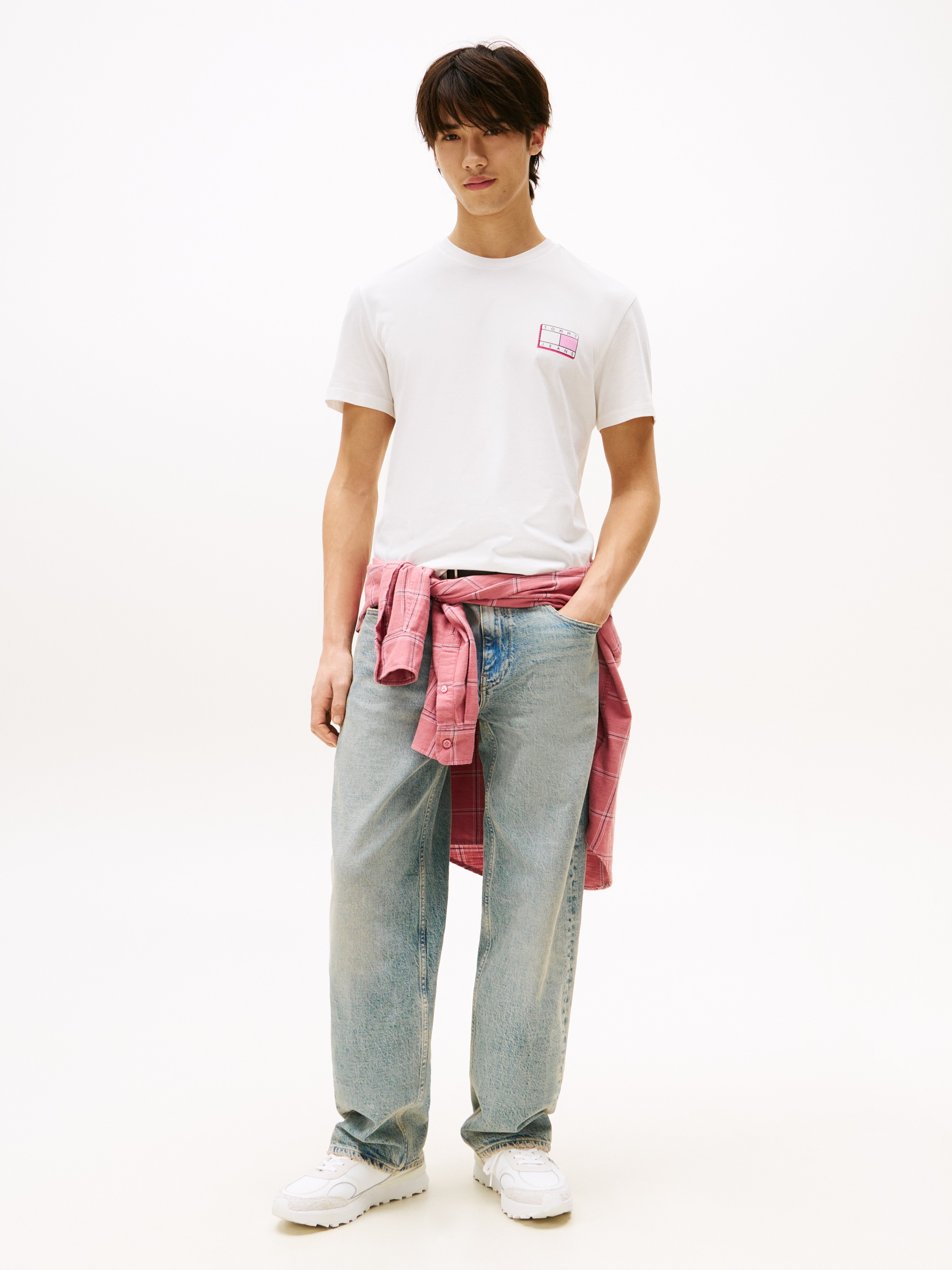 Tommy Jeans T-Shirt »TJM SLIM POP COLOR FLAG TEE EXT«, Mit Rundhalsausschnitt
