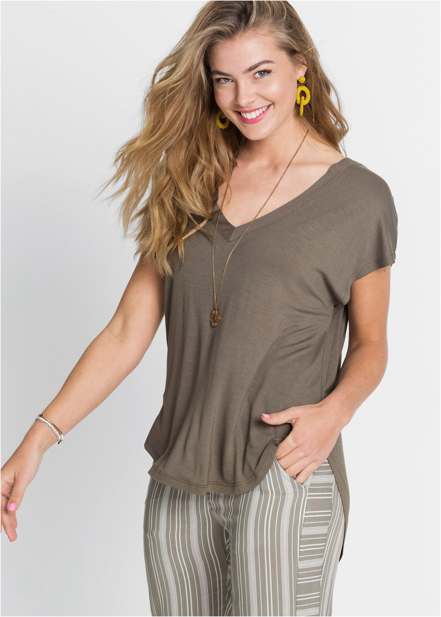 bonprix Oversize-Shirt Oversize-Passform, tiefer V-Ausschnitt, abgerundeter günstig online kaufen