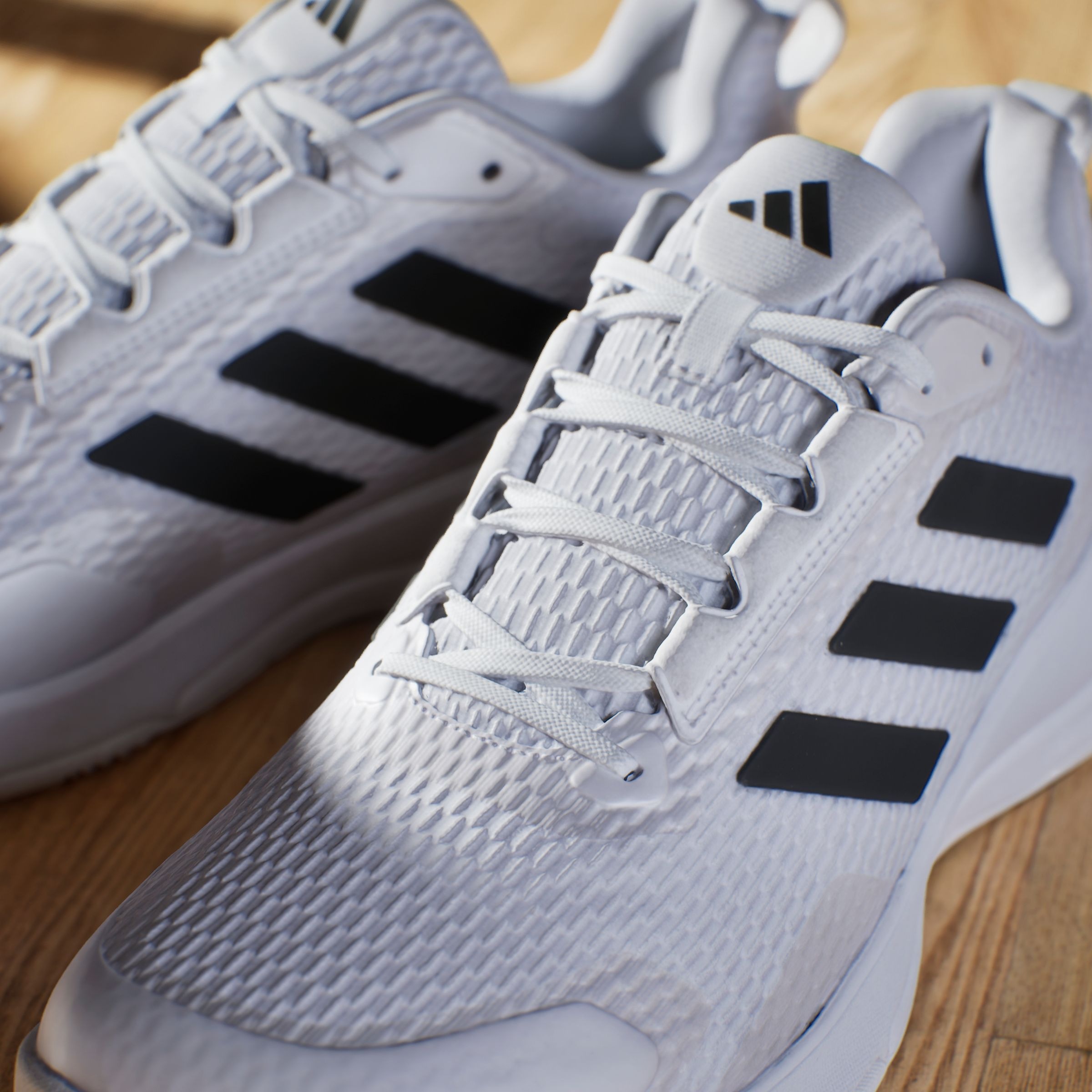 adidas Performance Hallenschuh »NOVAFLIGHT 2 INDOOR«, besonders geeignet für Volleyball