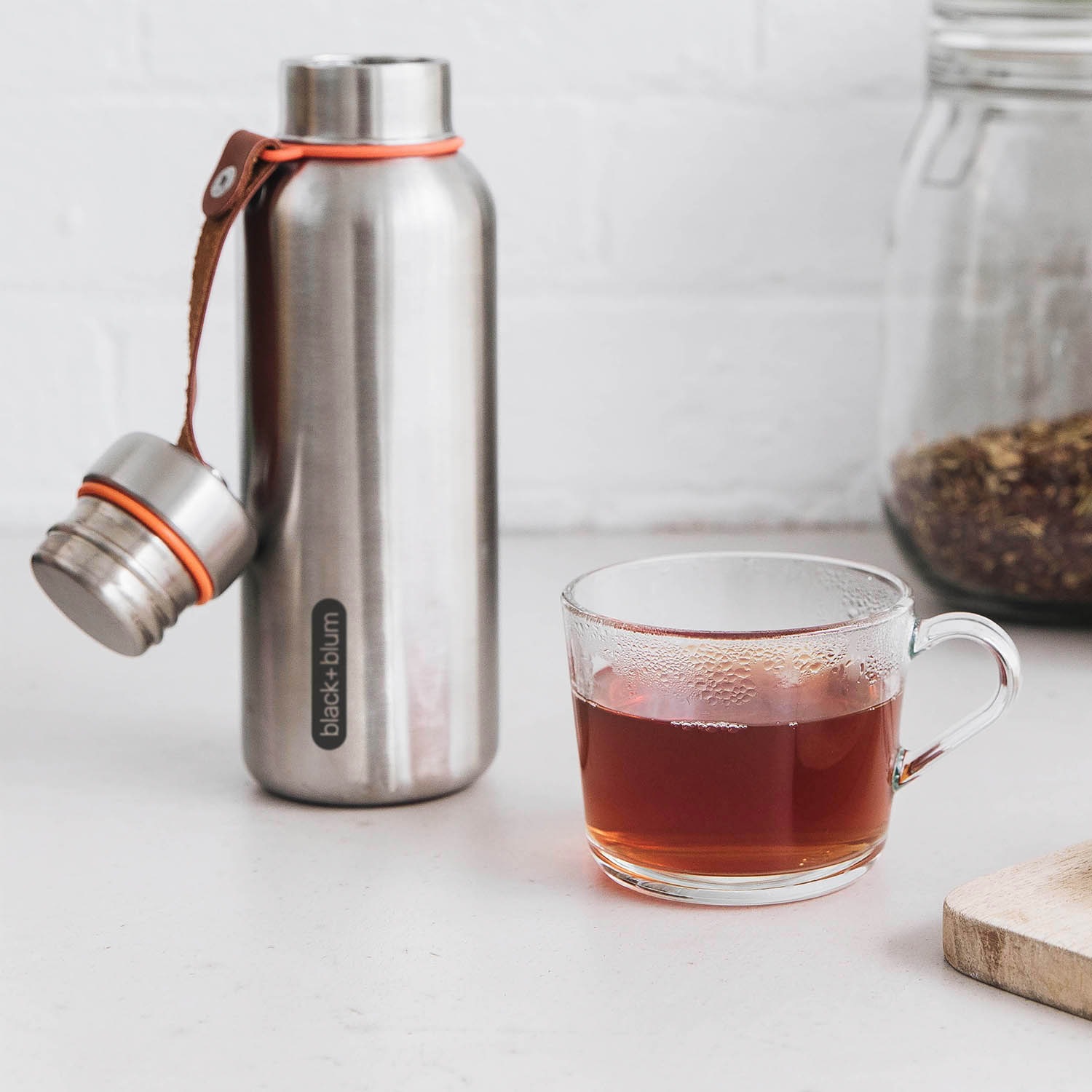 black+blum Isolierflasche "Insulated Bottle" Edelstahl, Tragschlaufe aus Ku günstig online kaufen