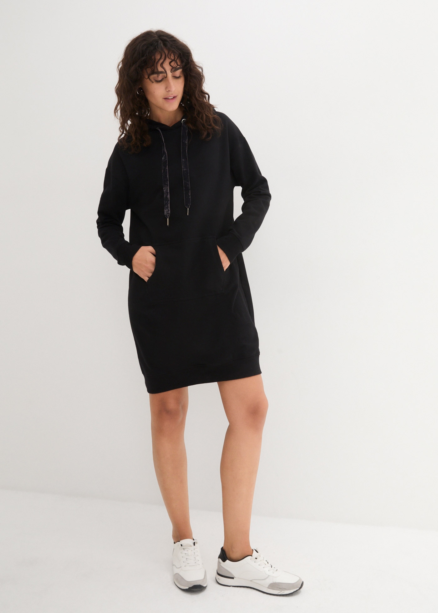 bonprix Sweatkleid »Sweatkleid mit Baumwolle« Kängurutasche mit Kapuze, aus Baumwolle und Viskose, lockere Passform