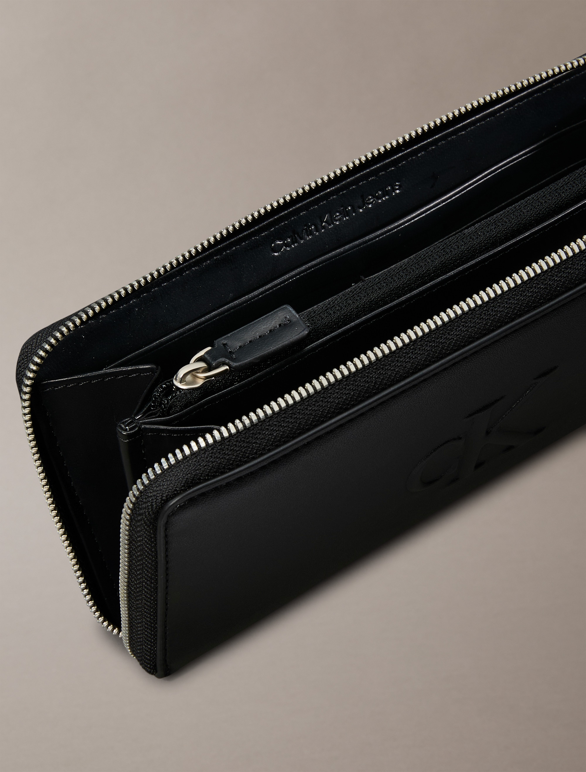 Calvin Klein Jeans Geldbörse »SCULPTED ZIP AROUND WALLET«, Geldbeutel, Portemonnaie Damen mit Reißverschluss-Münfach innen