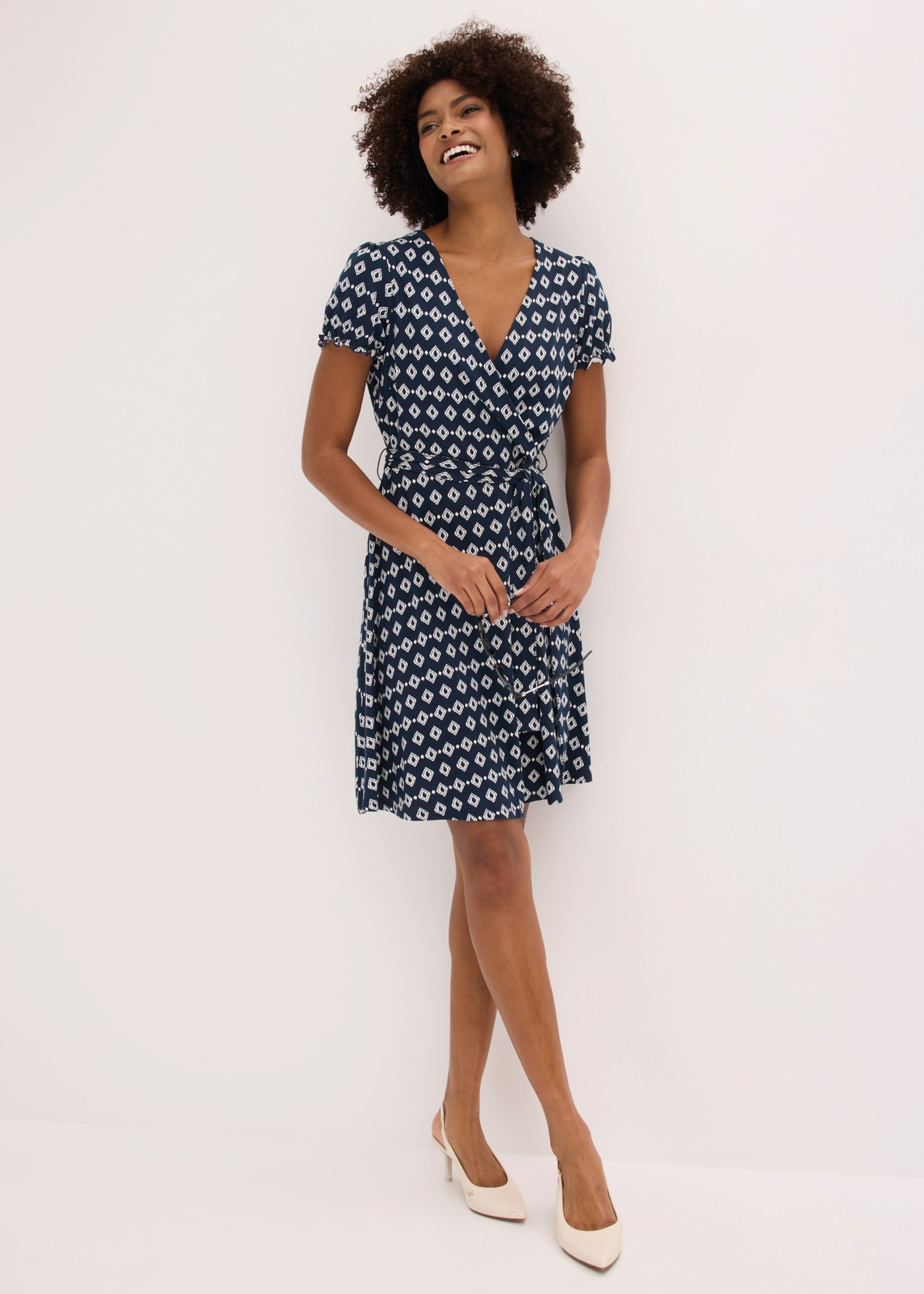 bonprix Jerseykleid ausgestellte Passform, figurumspielendes Design, mit Allover-Print