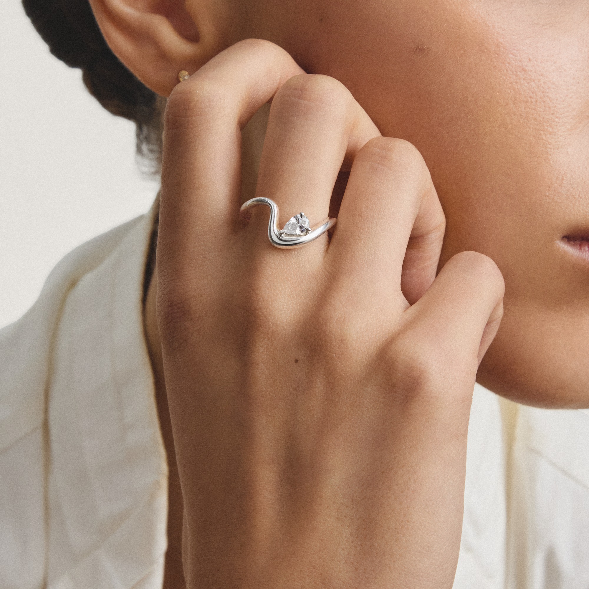 THOMAS SABO Fingerring »Fluid Elegance Ring mit Zirkoniastein« mit Zirkonia (synth.)