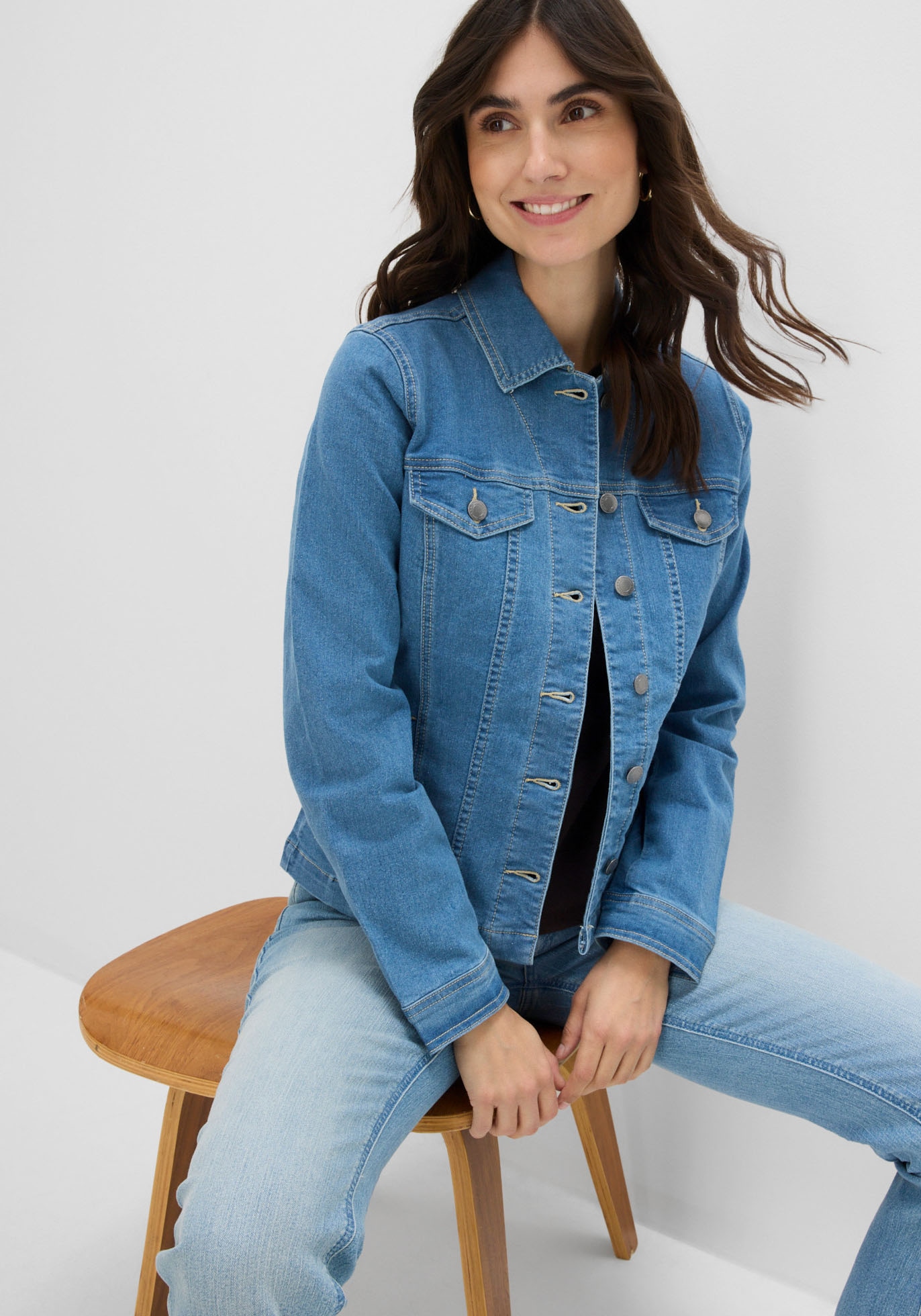 bonprix Jeansjacke bequeme Passform, mit Brust- und Eingriffstaschen