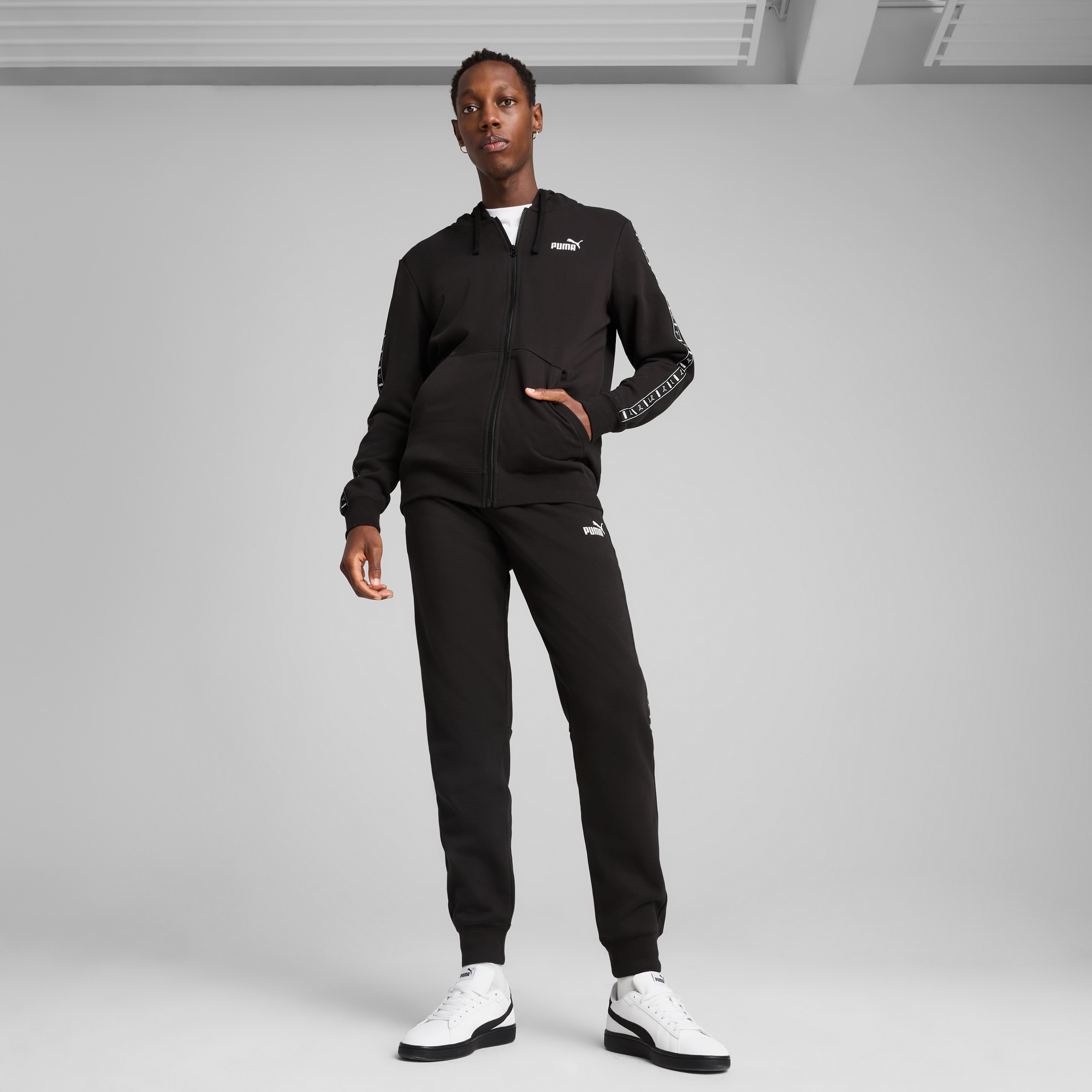 PUMA Trainingshose »ESS TAPE SWEATPANTS FL CL«