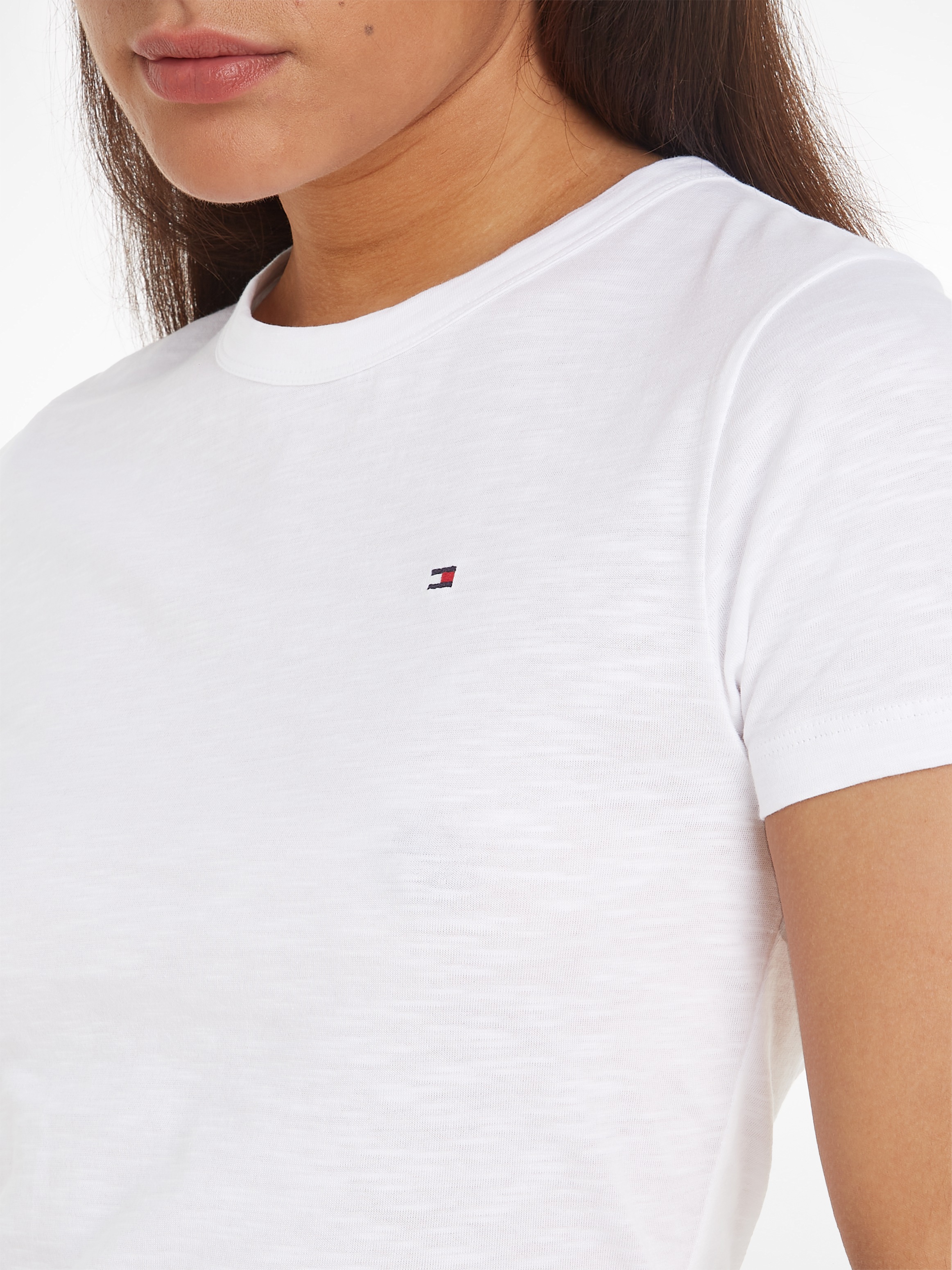 Tommy Hilfiger Rundhalsshirt »1985 SLIM SLUB C-NK SS«, mit Logostickerei