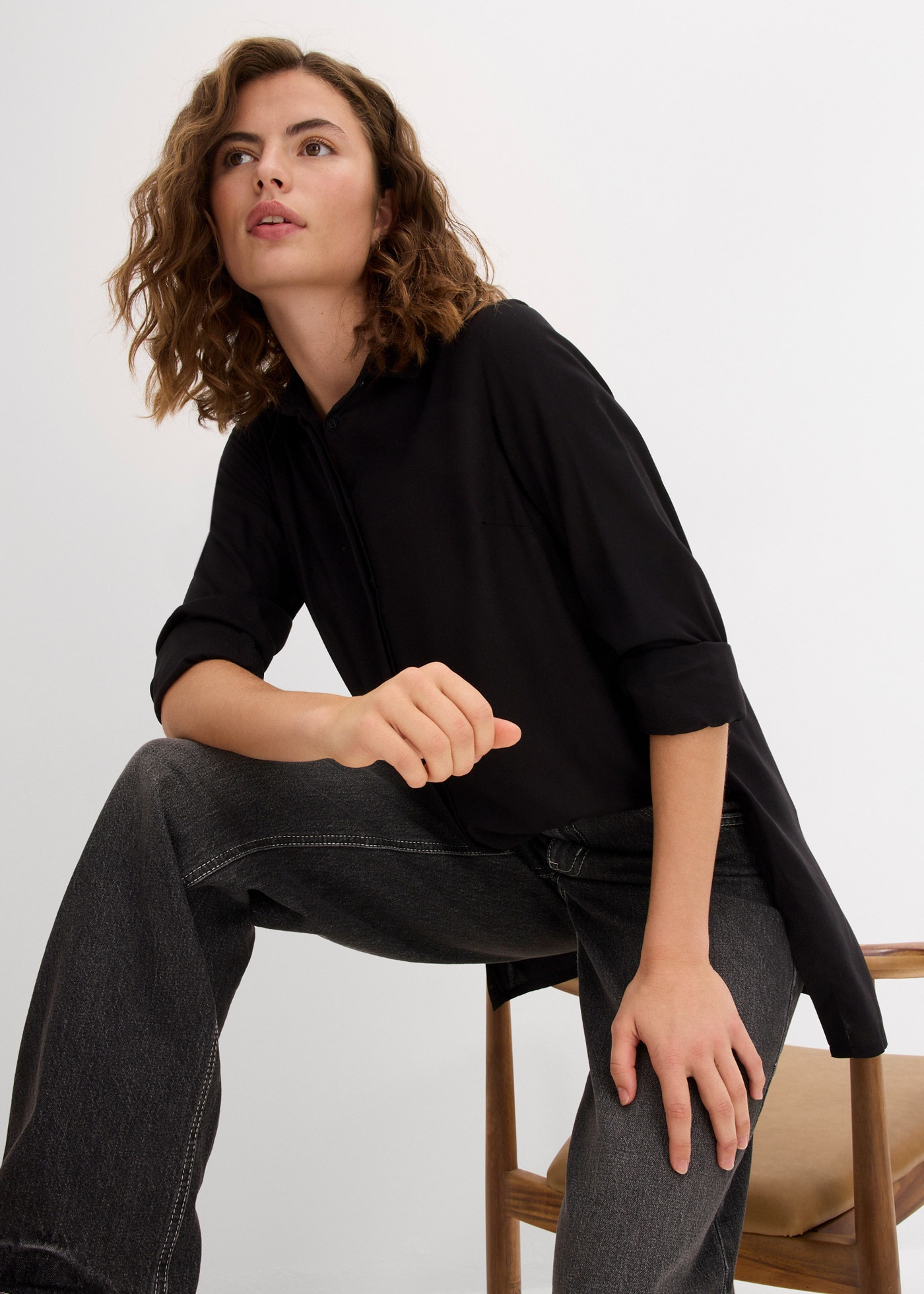 bonprix Longbluse »Longbluse mit Schlitz aus fließender Viskose« gerade Passform, mit Schlitz-Detail, aus fließender Viskose