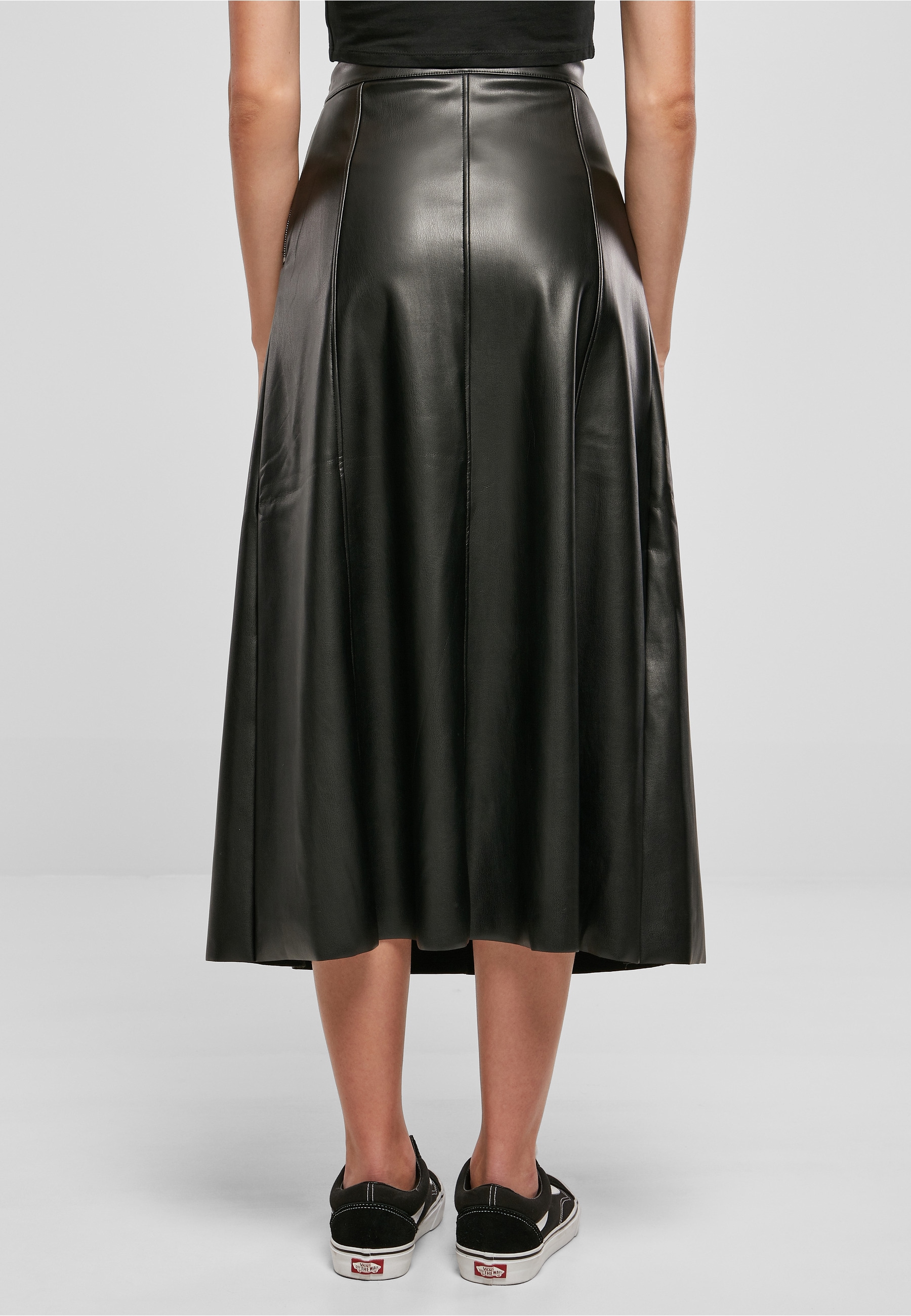 URBAN CLASSICS Sommerrock »Urban Classics Damen Ladies Synthetic Leather Midi Skirt« 1 Stk.
