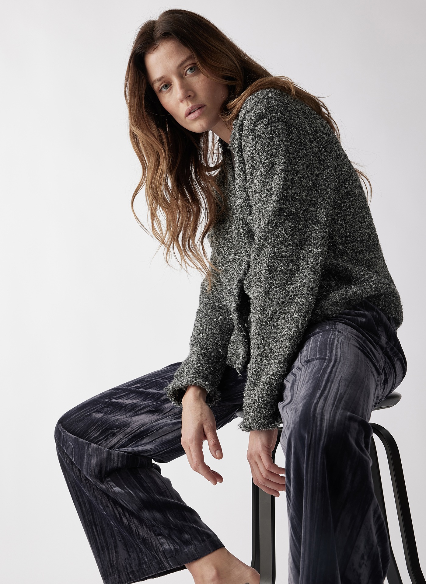 LeComte Strickjacke »LeComte Bouclé-Strickjacke mit V-Ausschnitt und Knopfdetails«