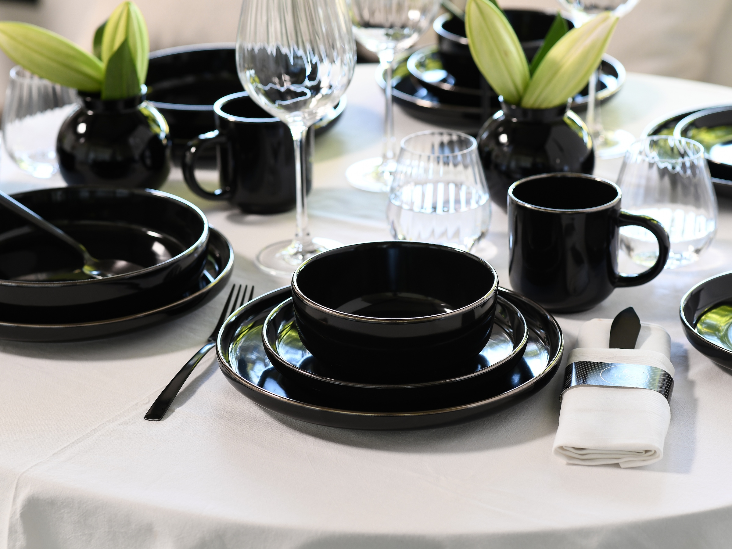 Thumbnail - CreaTable Kombiservice "Nordic Festive, Service 16-tlg." Minimalistisches Design, Dezente goldene Akzente