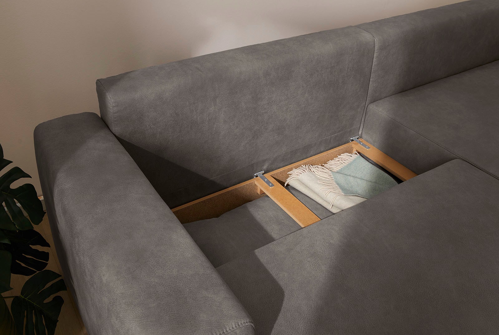 Jockenhöfer Gruppe Ecksofa »Spotlight, mit dimmbarer LED-Beleuchtung«, Gästebettfunktion,Bettkasten, Ottomane links/rechts montierbar