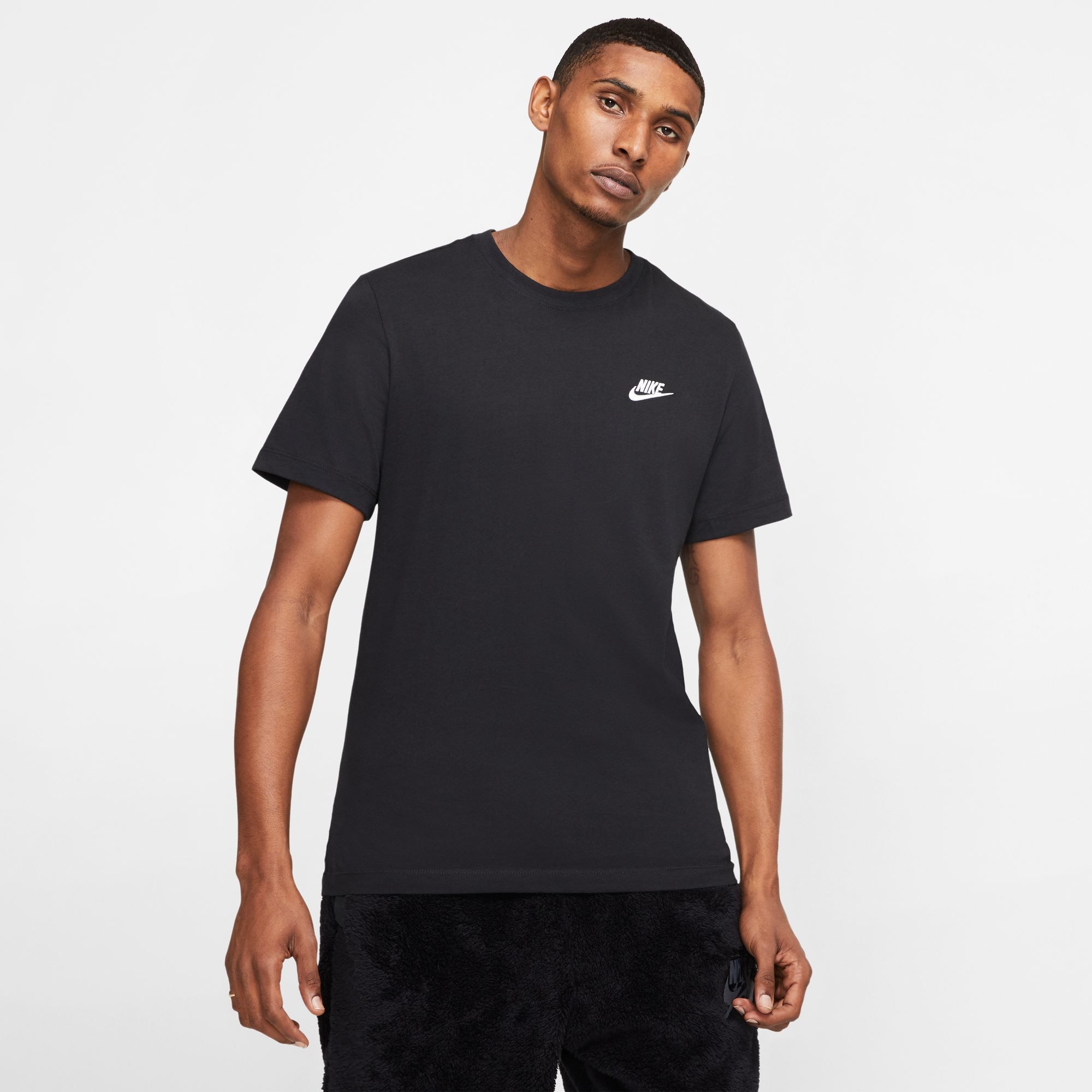 NIKE SPORTSWEAR Herren T-Shirt "Nike Sportswear Club Men's T-Shirt", schwarz, Gr. M, Obermaterial: 100% Baumwolle, Shirts