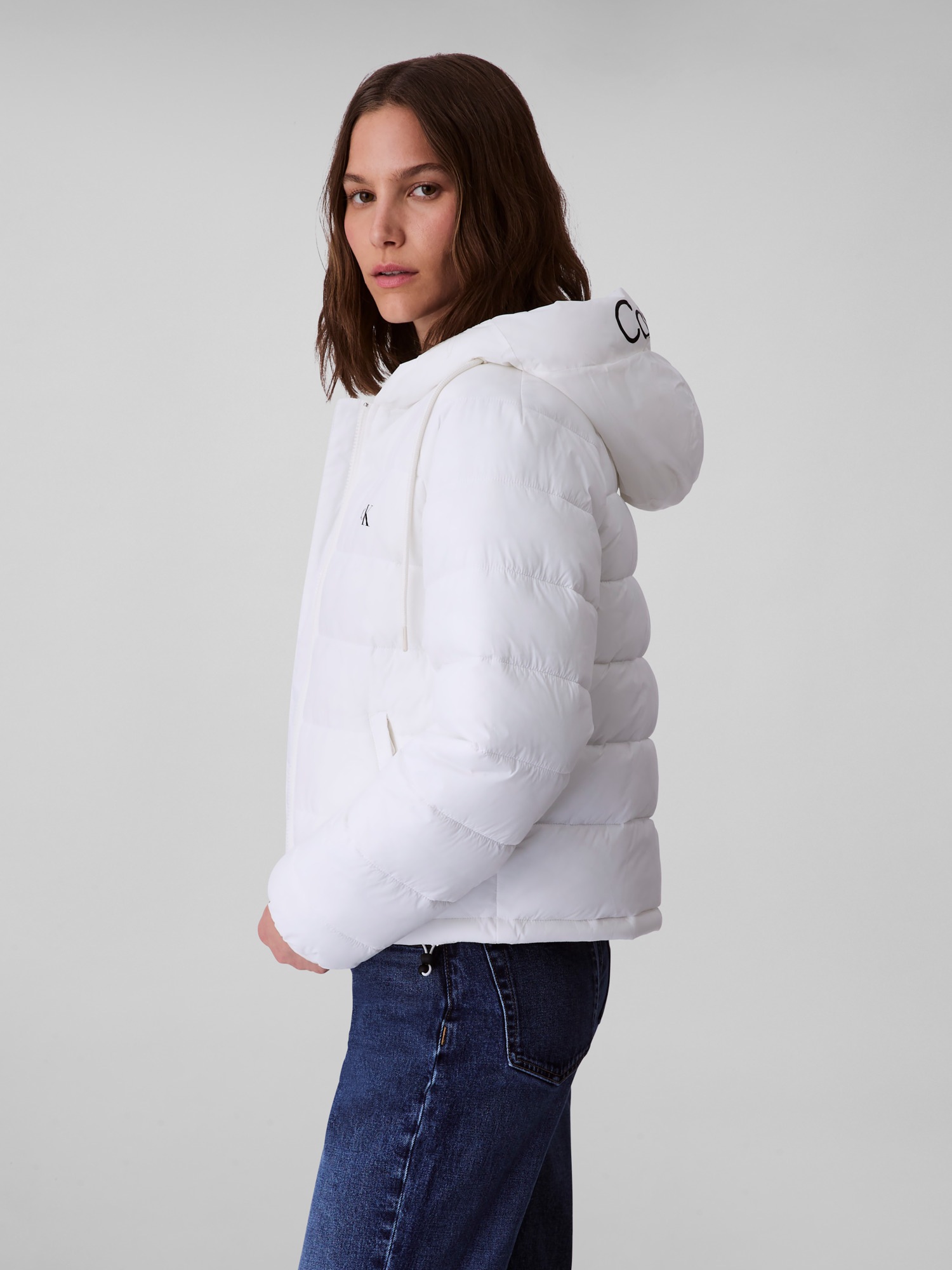 Calvin Klein Jeans Steppjacke »LIGHTWEIGHT LOGO PUFFER«, mit Kapuze, Mit Rundhalsausschnitt
