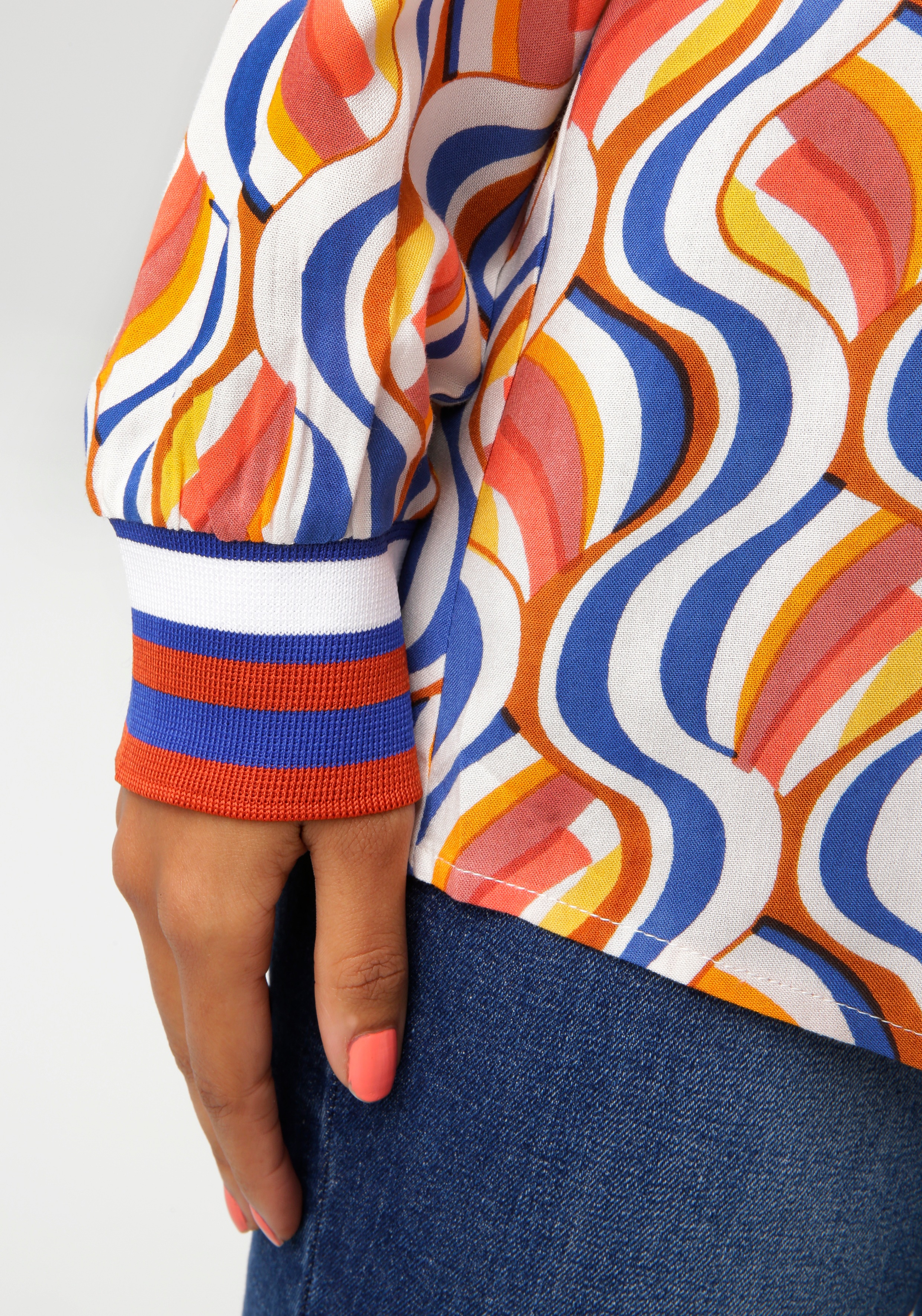 Thumbnail - Aniston CASUAL Schlupfbluse, mit interessantem Retro-Muster