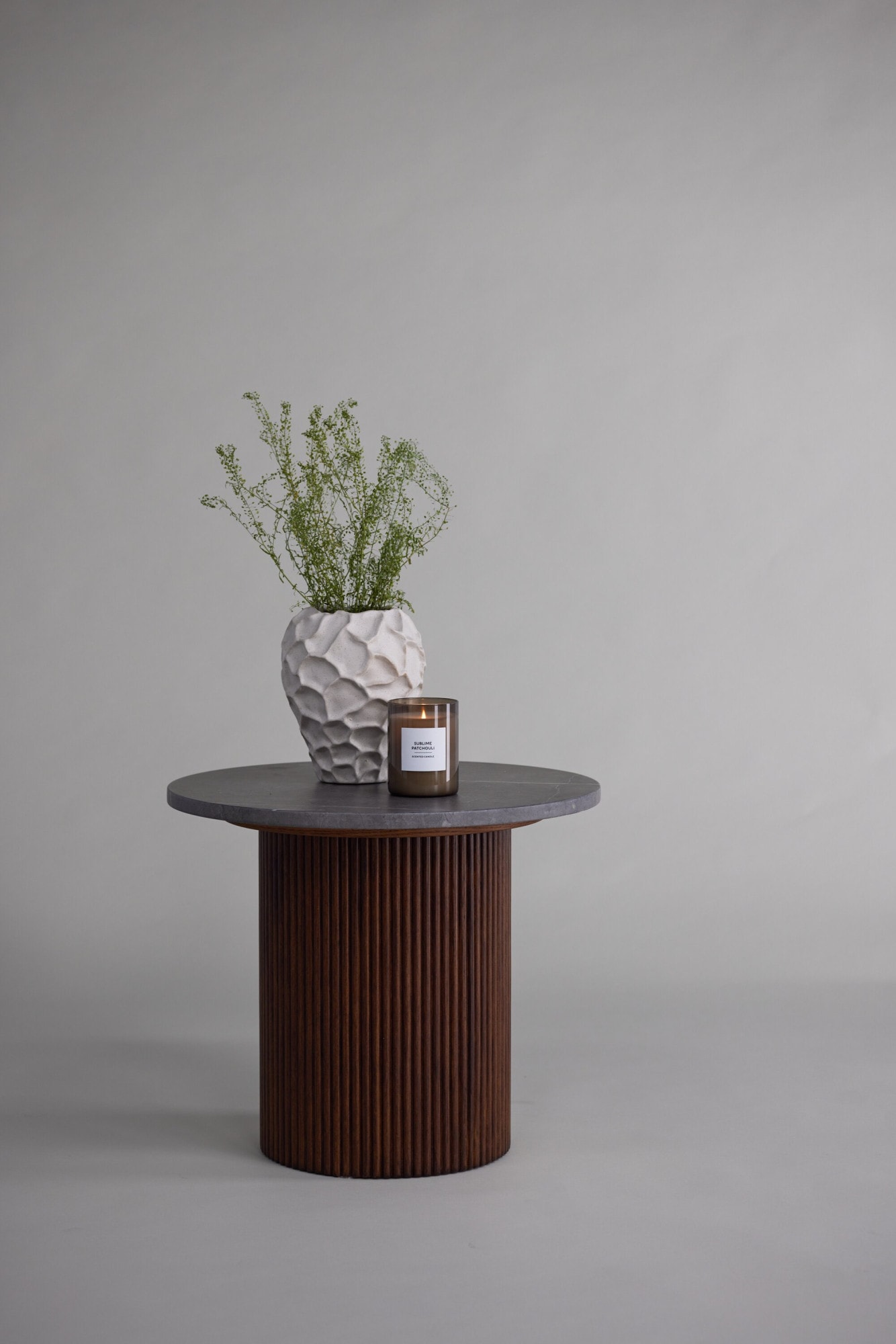 Venture Home Beistelltisch "Härön, runder Beistelltisch in Marmoroptik mit Walnuss-Beinen, Ø 52 cm" Ablagetisch, Eschenholz, rund, kompakt, anspruchsvoll, edel