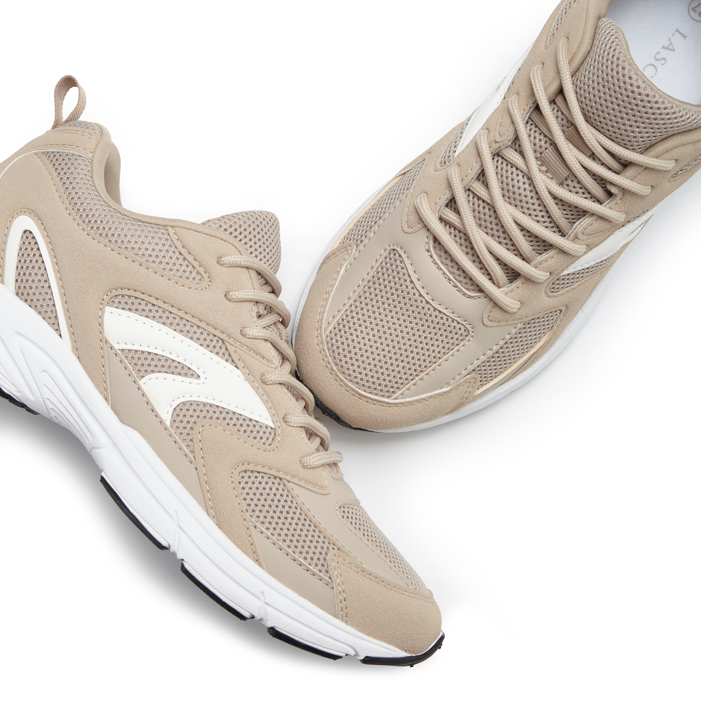 LASCANA Sneaker »Halbschuh,«  runde Schuhspitze, sportive Sohle, mit Schnürung VEGAN