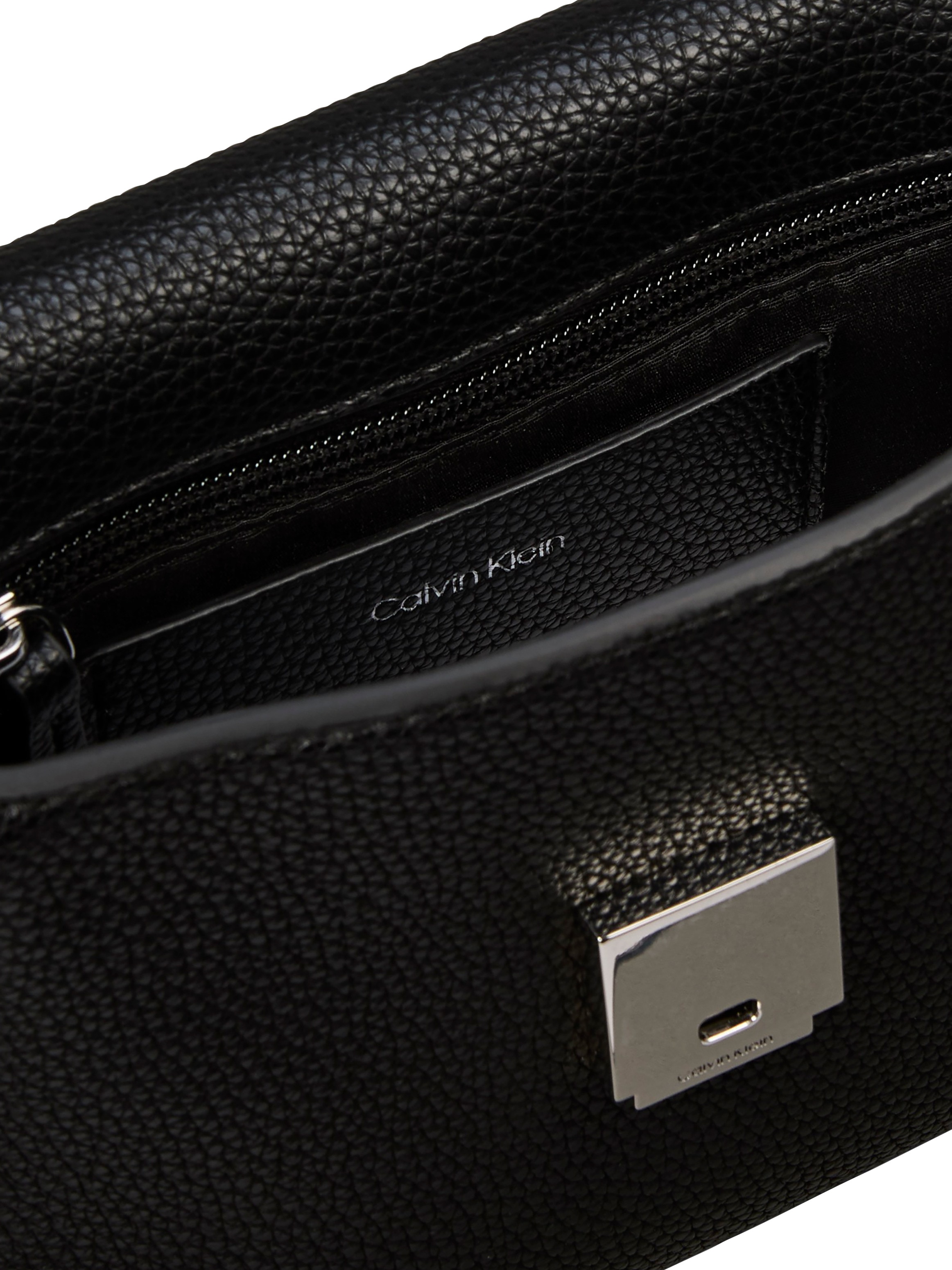 Calvin Klein Umhängetasche »EMBLEM HW PEBBLE CROSSBODY 20« Abendtasche, Handtasche, Schultertasche mit Zierkette
