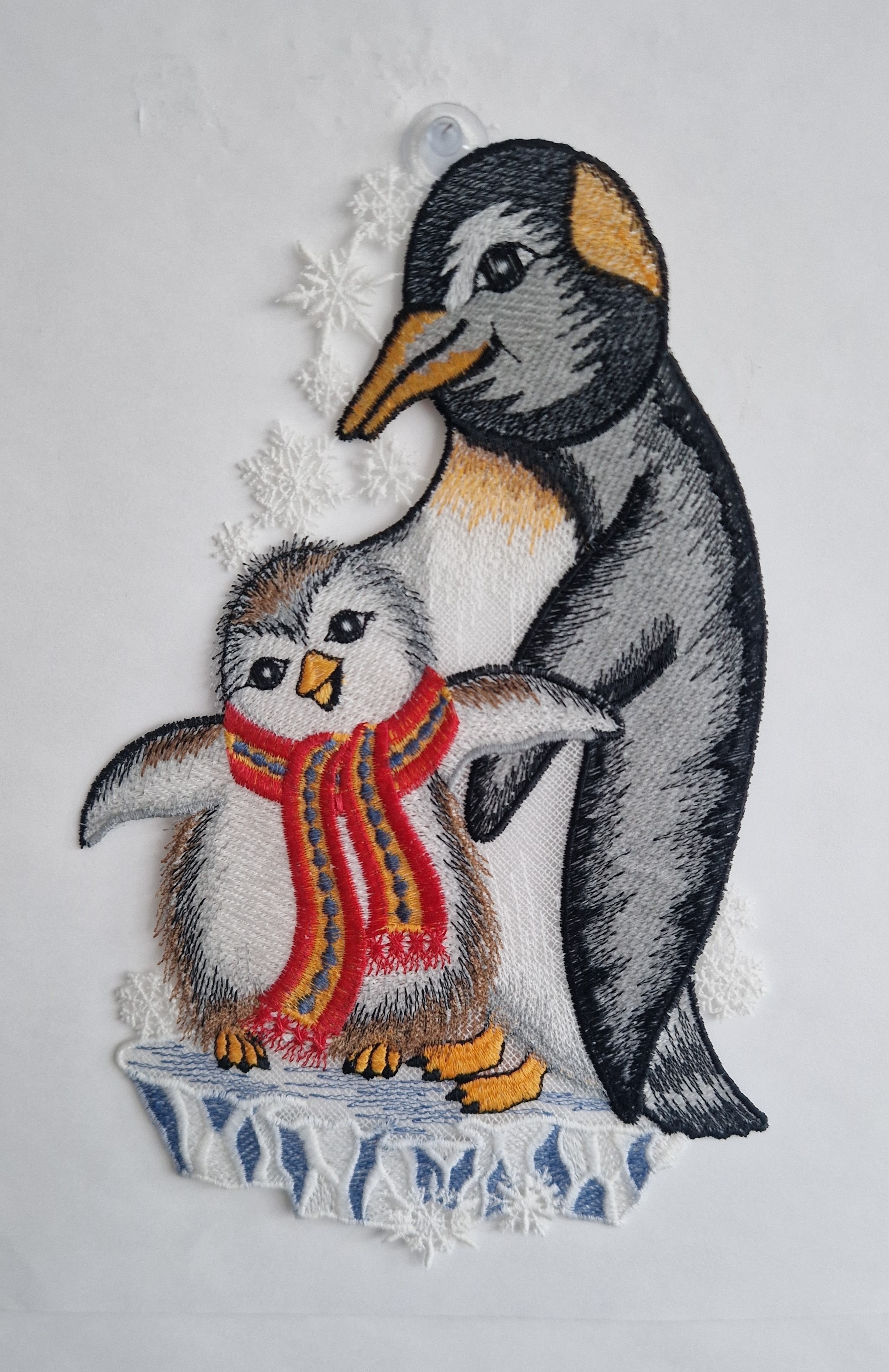 Stickereien Plauen Fensterbild "Fensterbild Pinguine" echte Plauener Stickerei