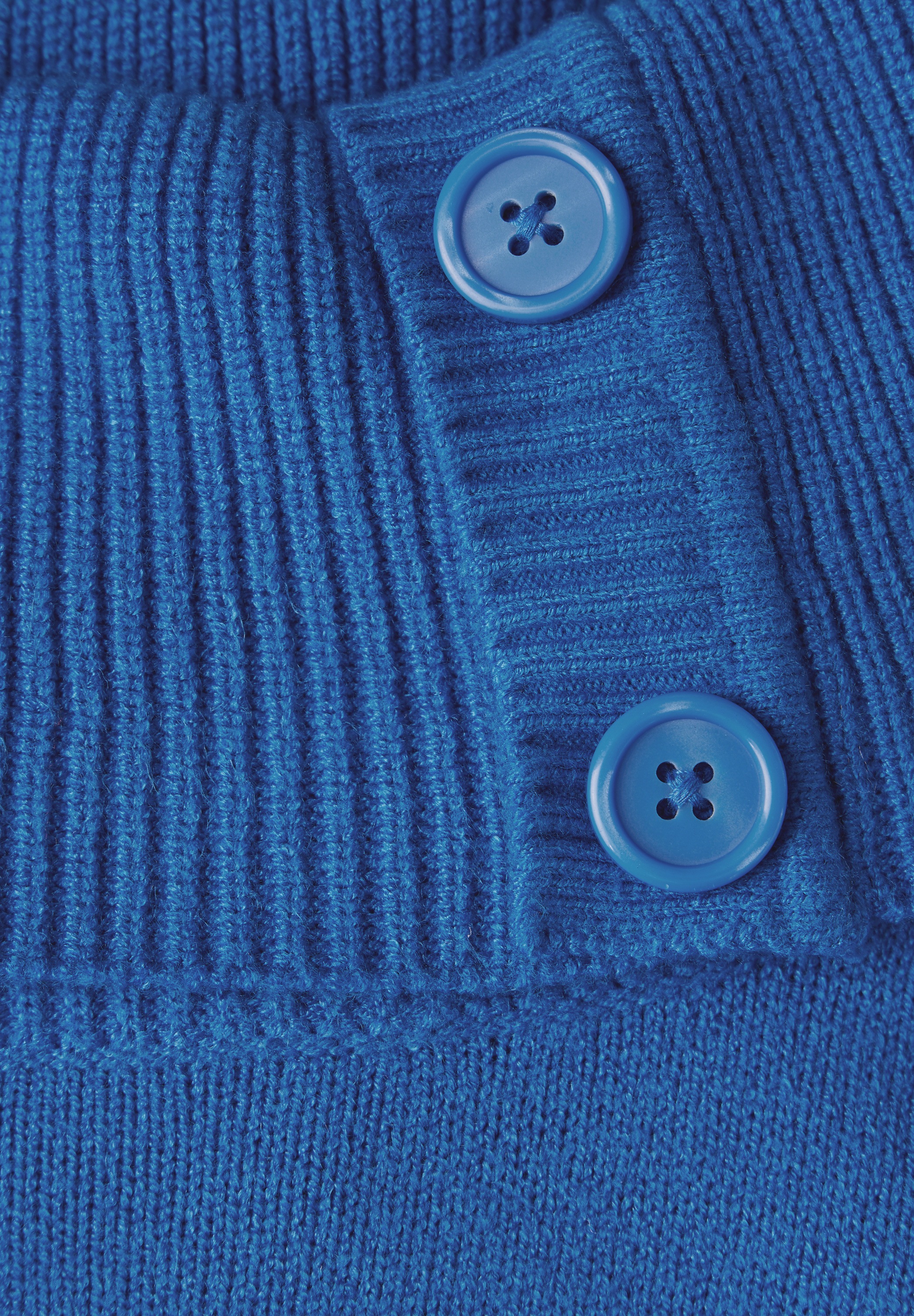 STREET ONE Rollkragenpullover, mit Knopf Details