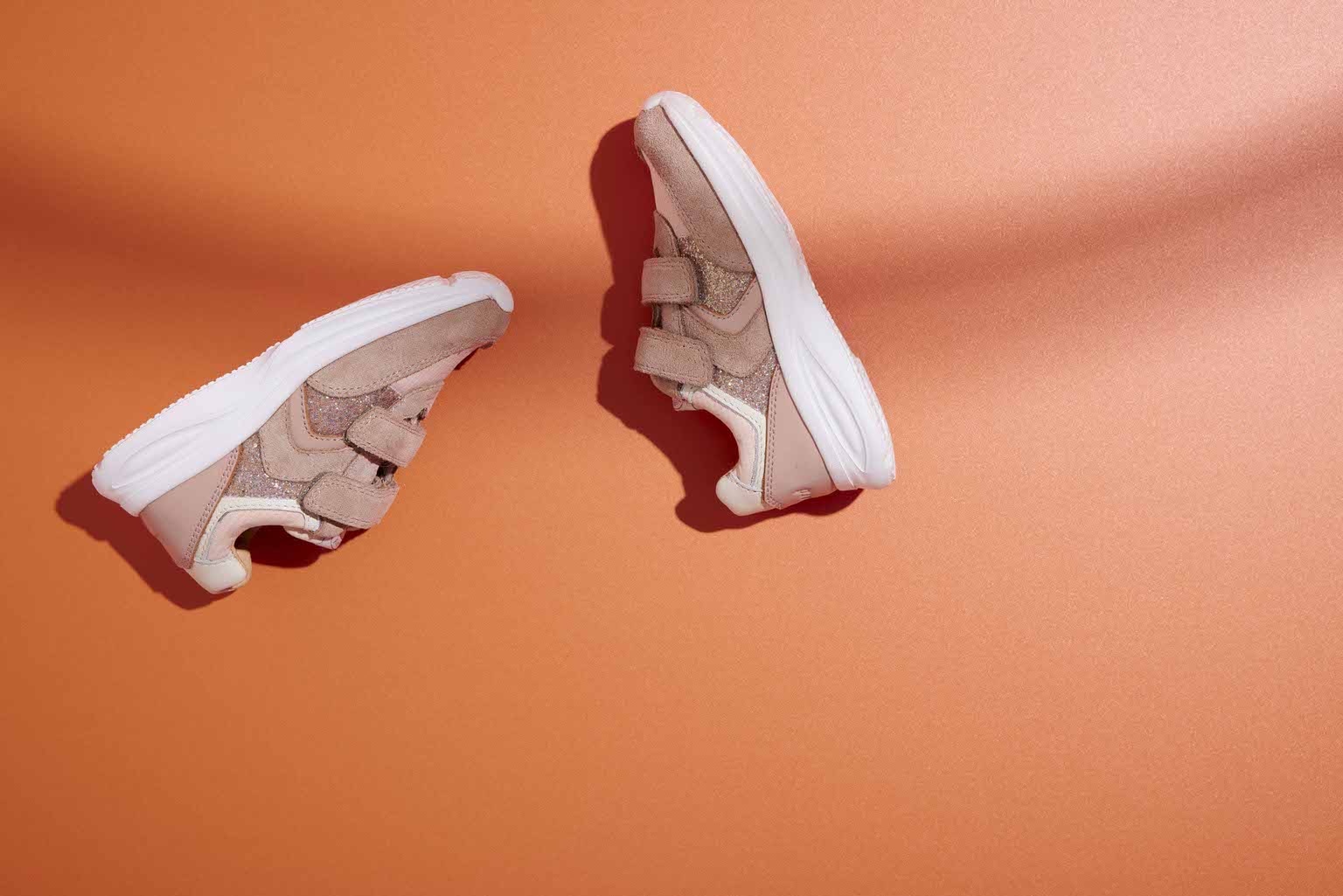 Bisgaard Sneaker »yuki glitter Weite: normal«, Freizeitschuh, Mädchen Schuh mit Klett, Größenschablone zum Download