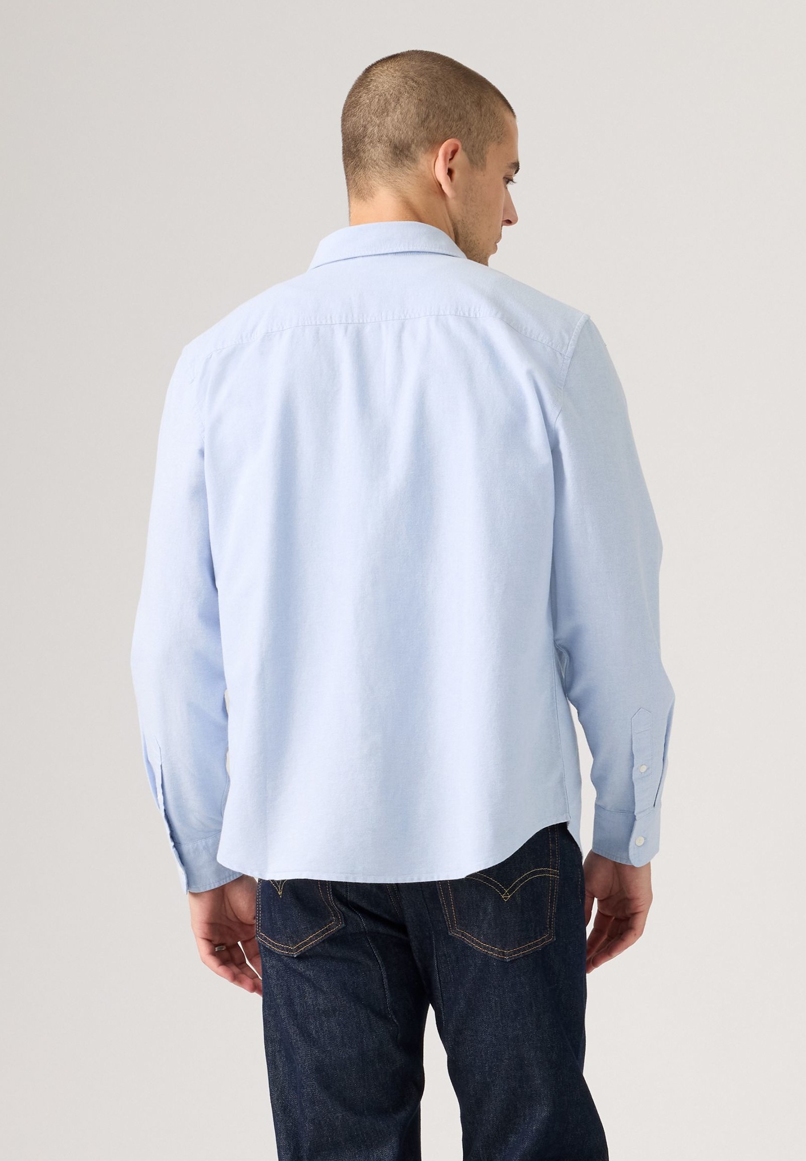 Levi's® Langarmhemd »AUTHENTIC BUTTON DOWN«, mit Ton-in-Ton Logostickerei auf der Brust