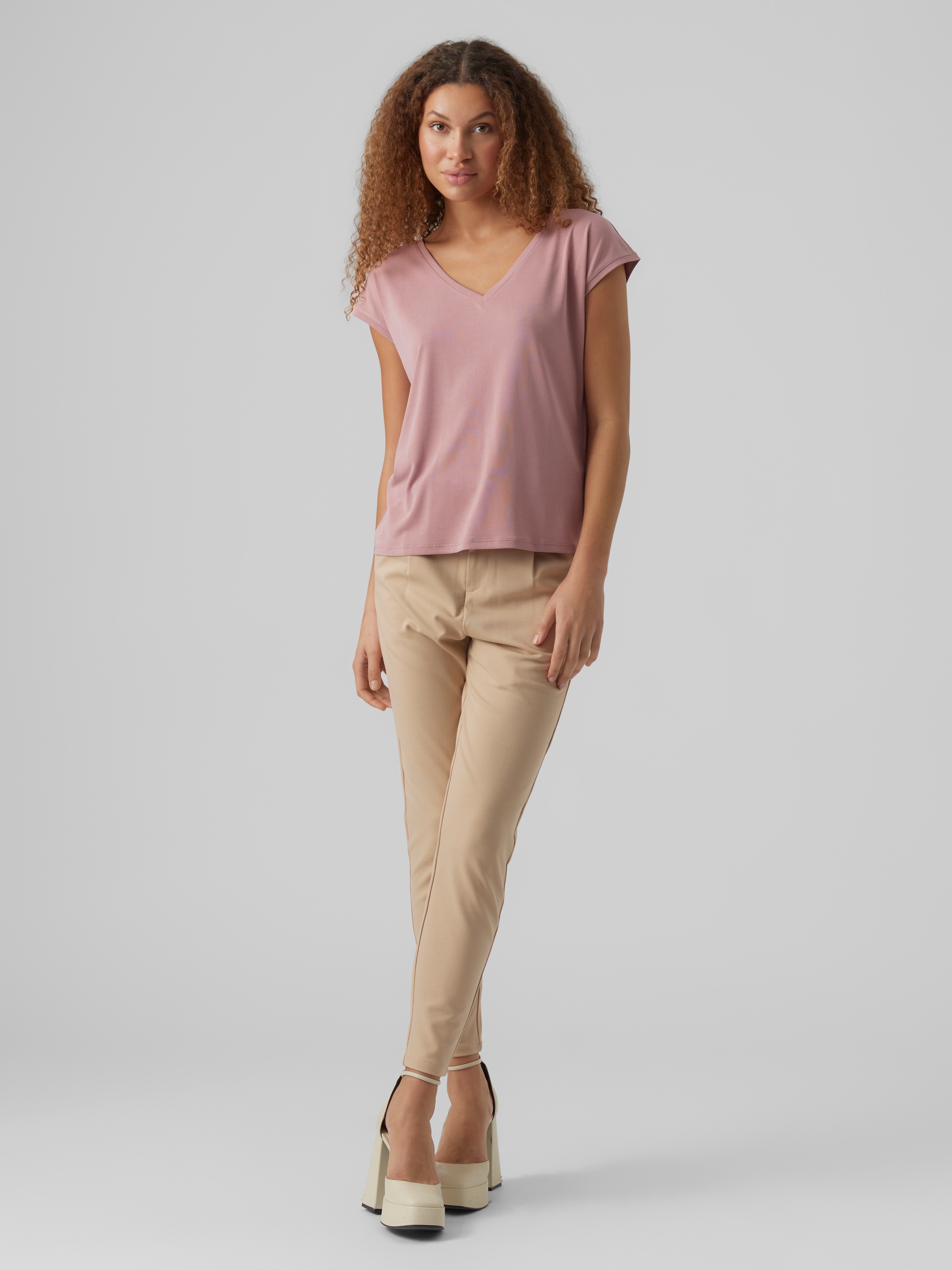 Thumbnail - Vero Moda V-Shirt "VMFILLI SS V-NECK TEE GA NOOS" Materialmix, relaxed fit