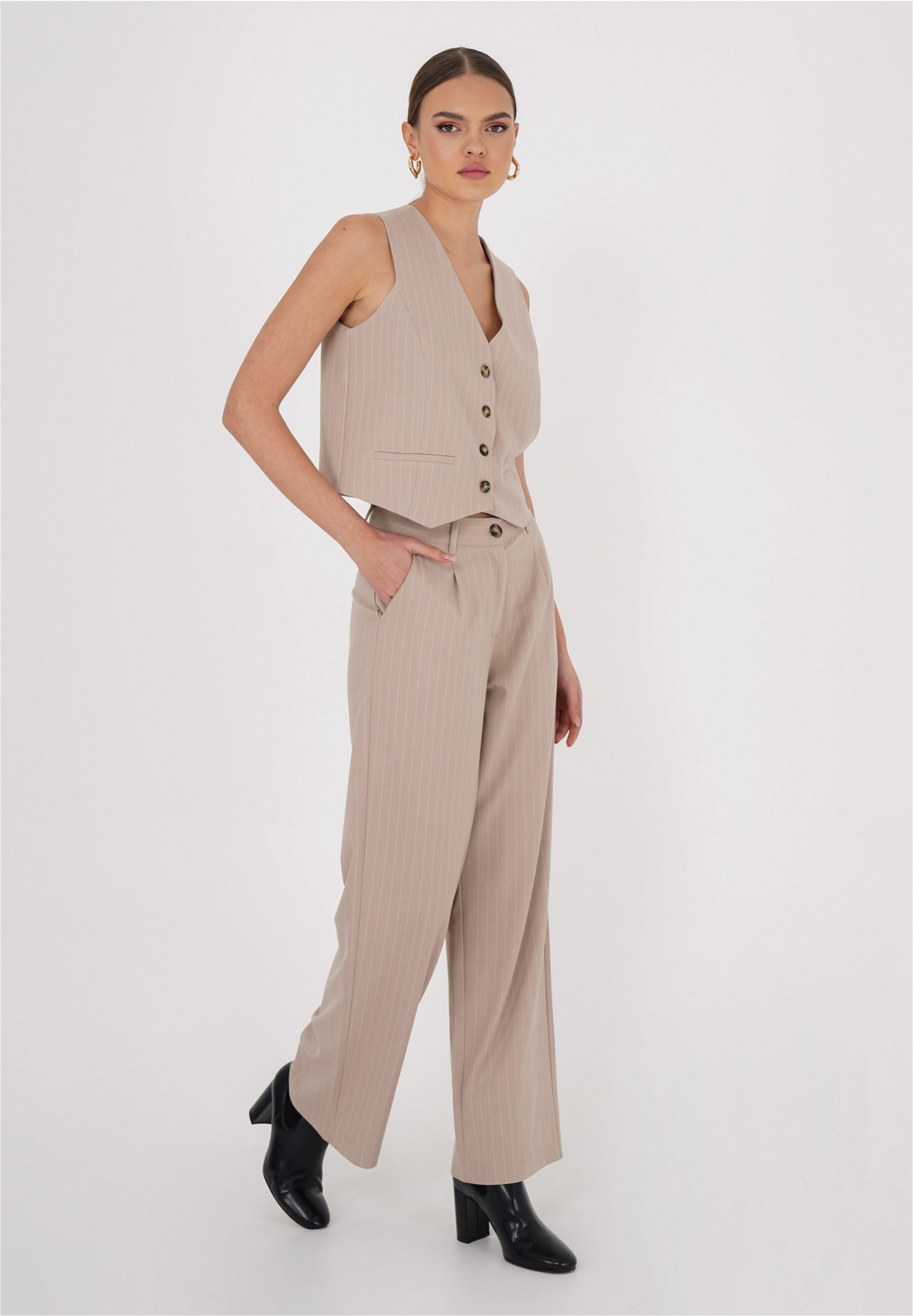 freshlions Stoffhose, (1 tlg.), in klassischem Design
